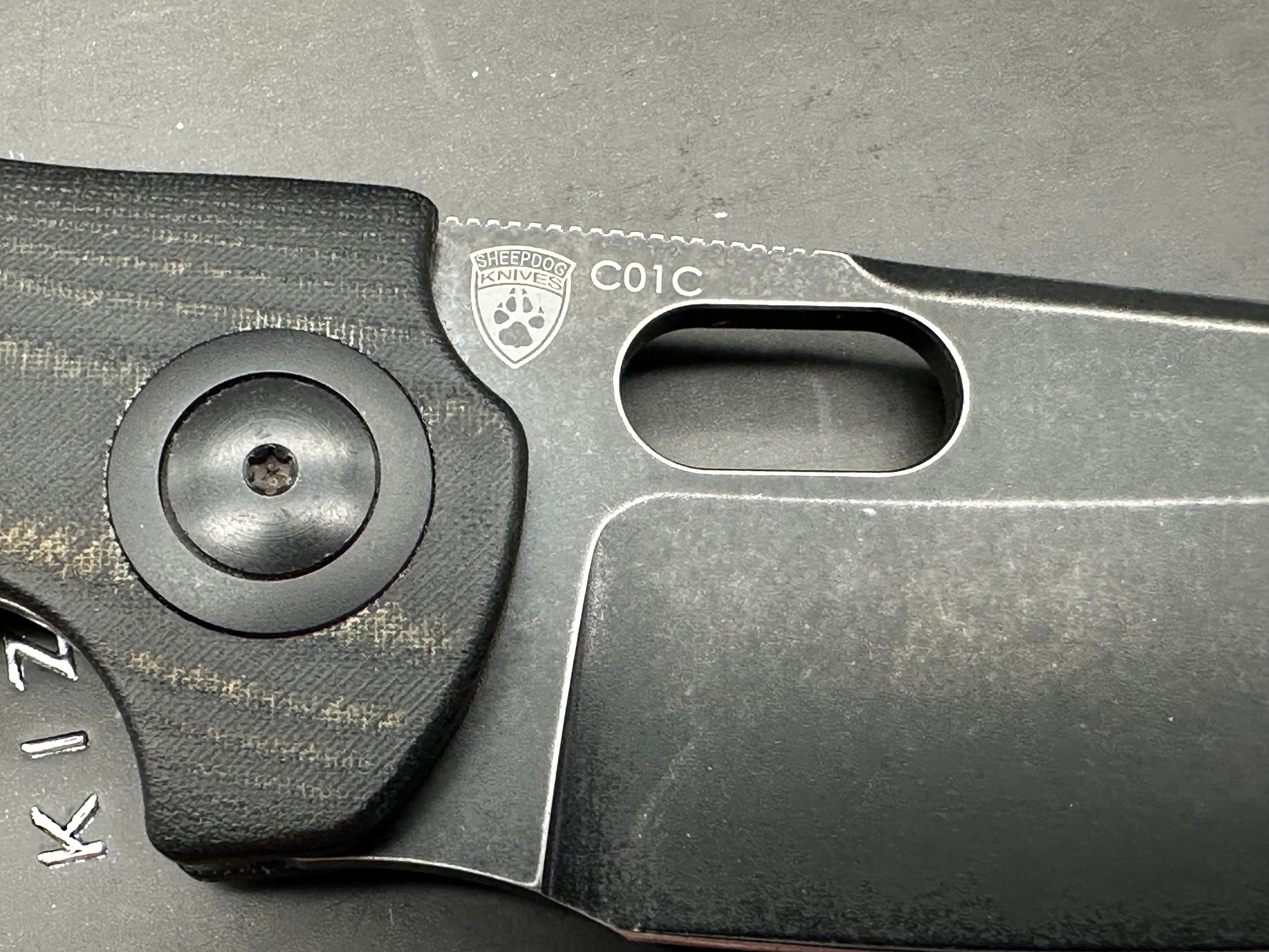 Kizer Vanguard C01C Sheepdog Thumb Hole Knife Black Micarta (3.25" Black SW)