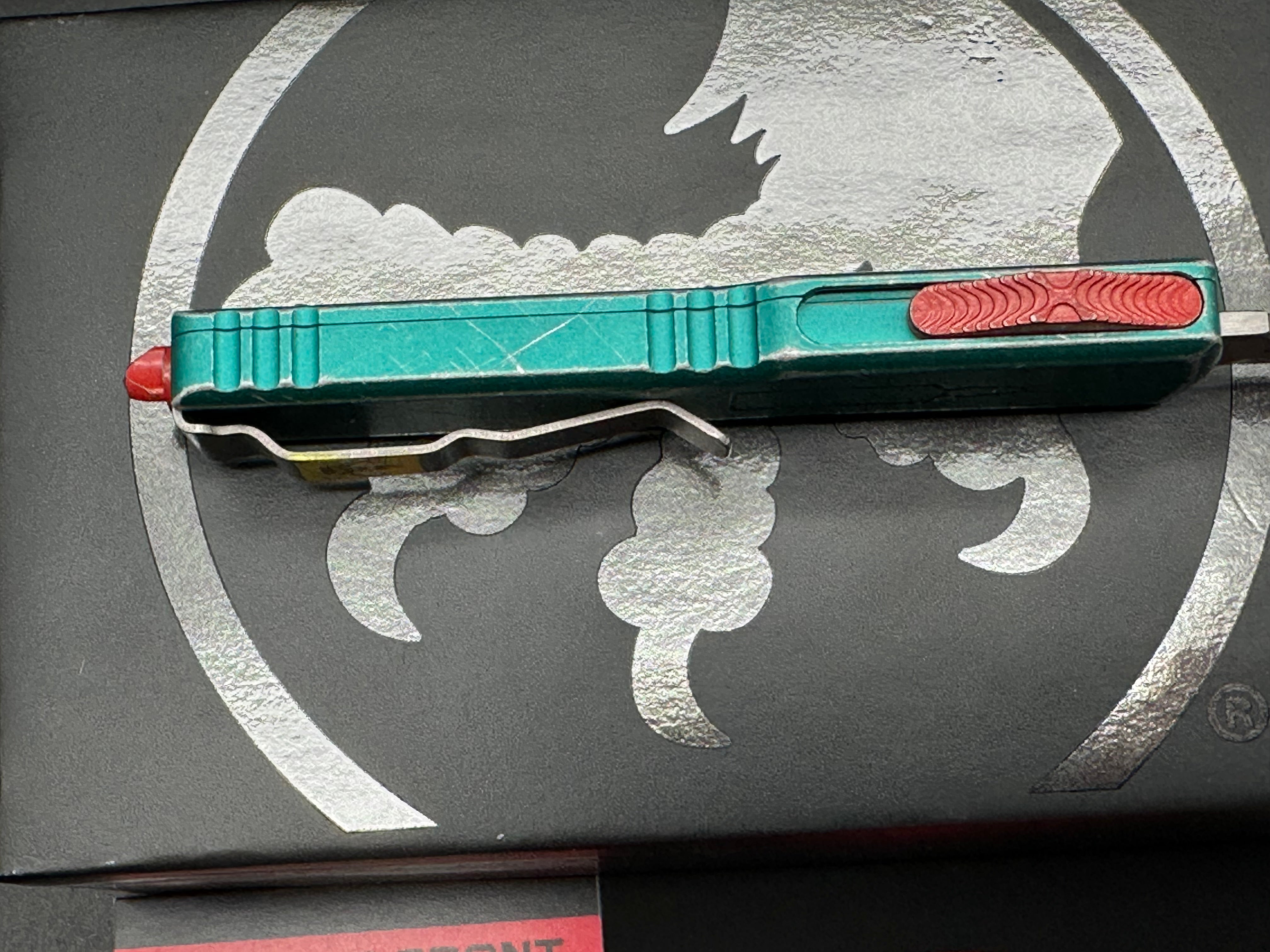 Microtech UTX-70 Warhound OTF Knife Green Bounty Hunter (2.4" Apocalyptic)