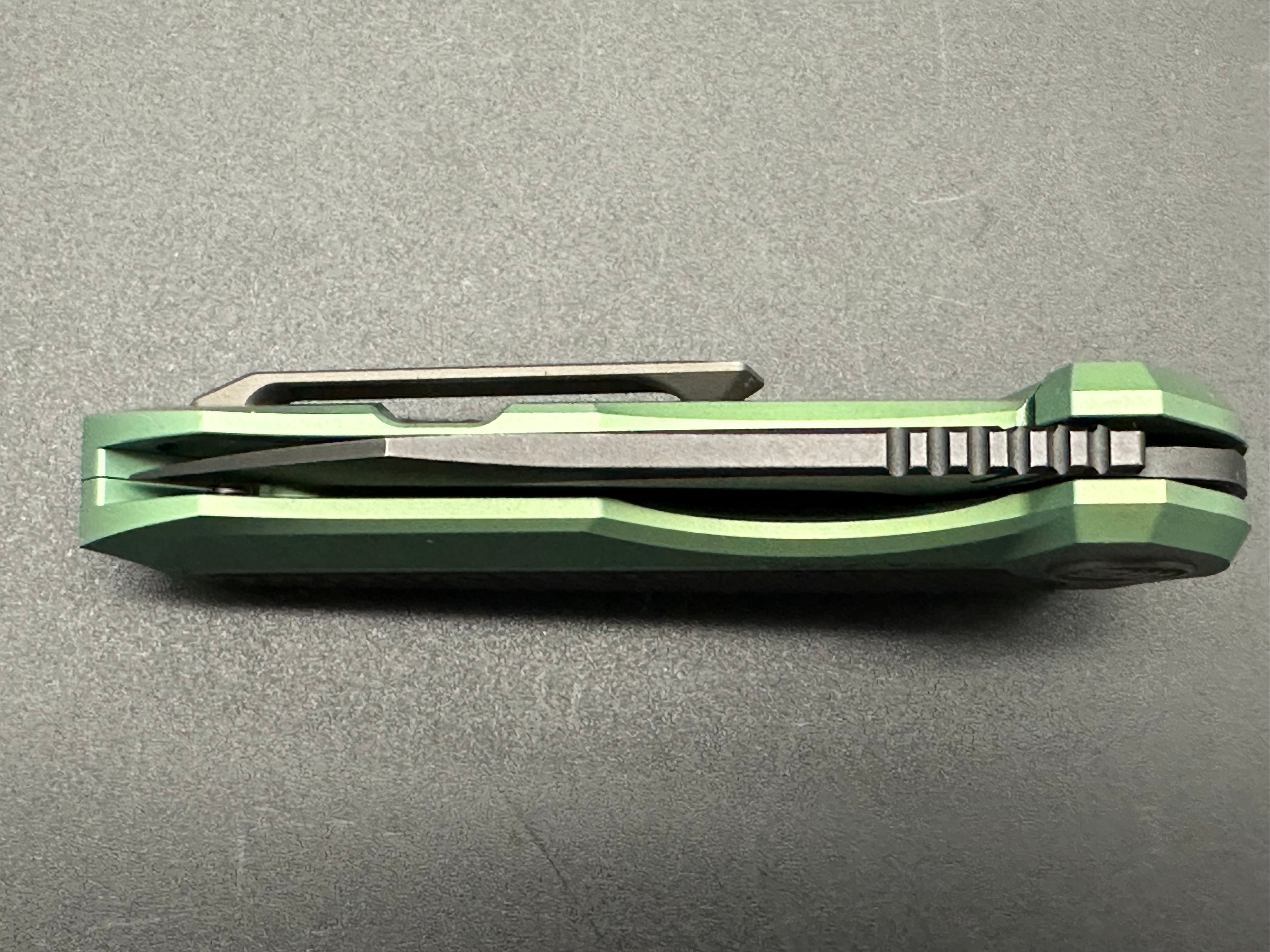 We Knife Co. 717F Valiant