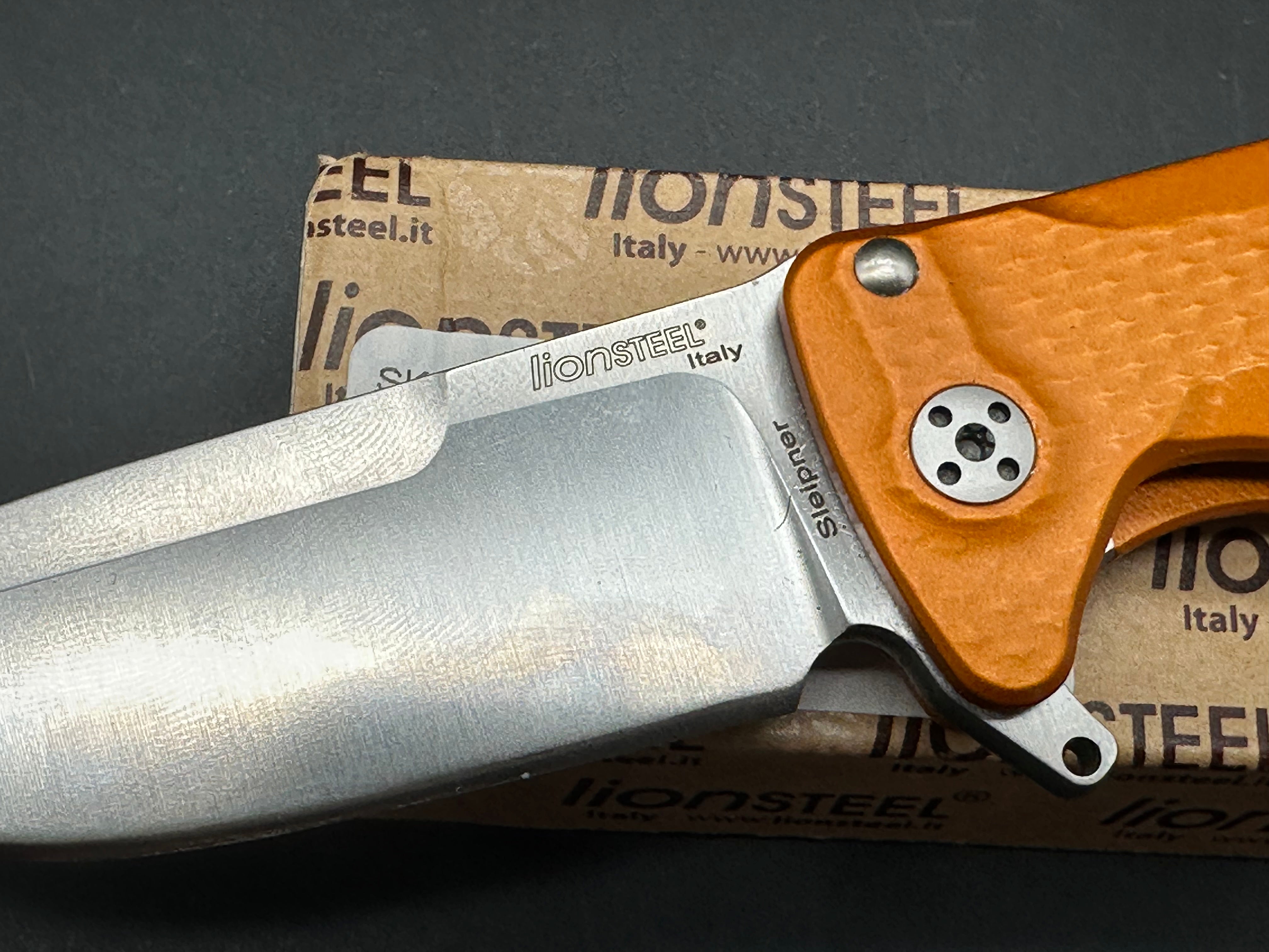 LionSteel SR-22 Flipper Integral Frame Lock Knife Orange Al. (3.125" Satin)