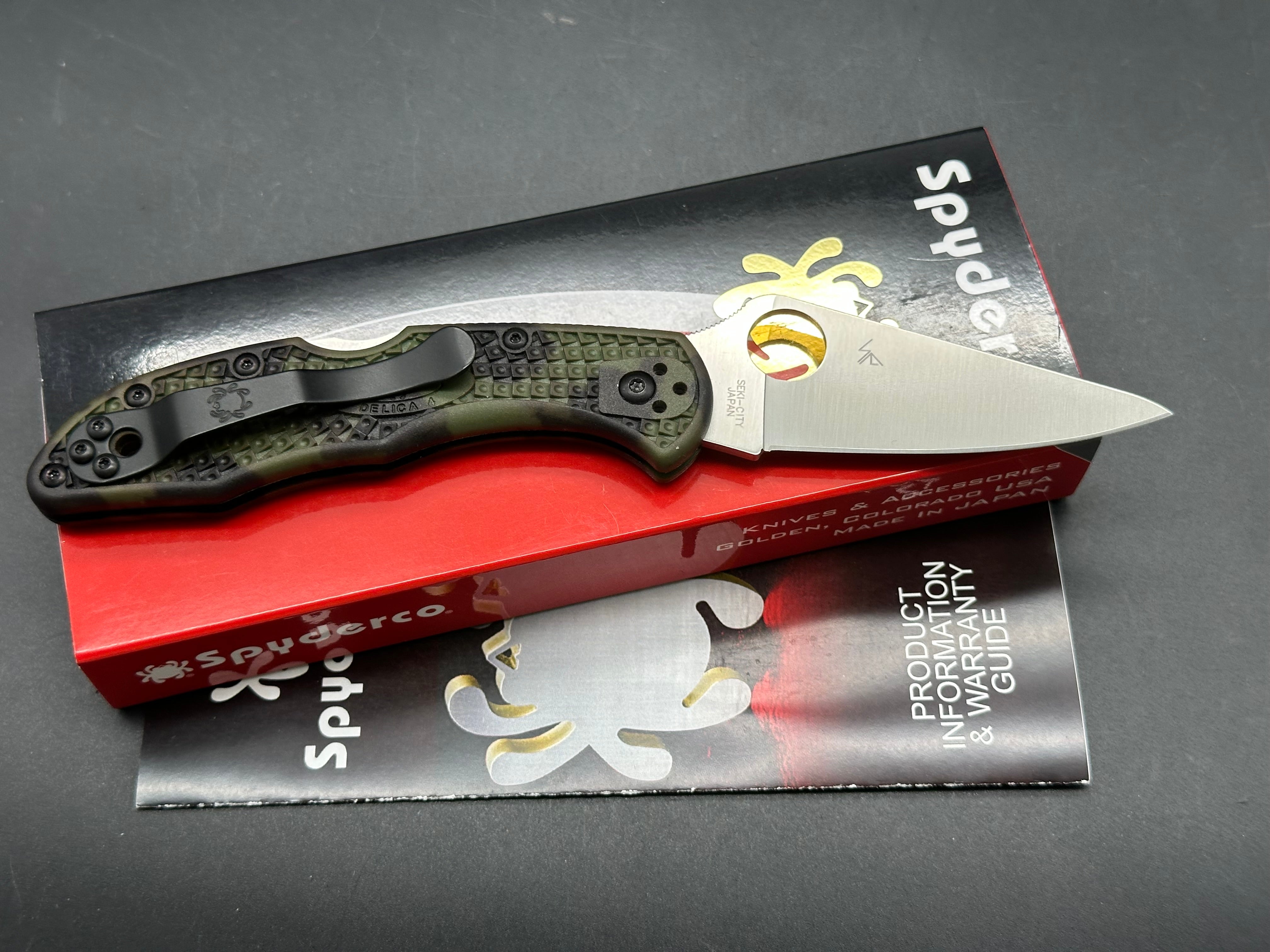 Spyderco Delica 4 Lightweight, 2.89" VG-10 Satin Blade with Zome Green Handle