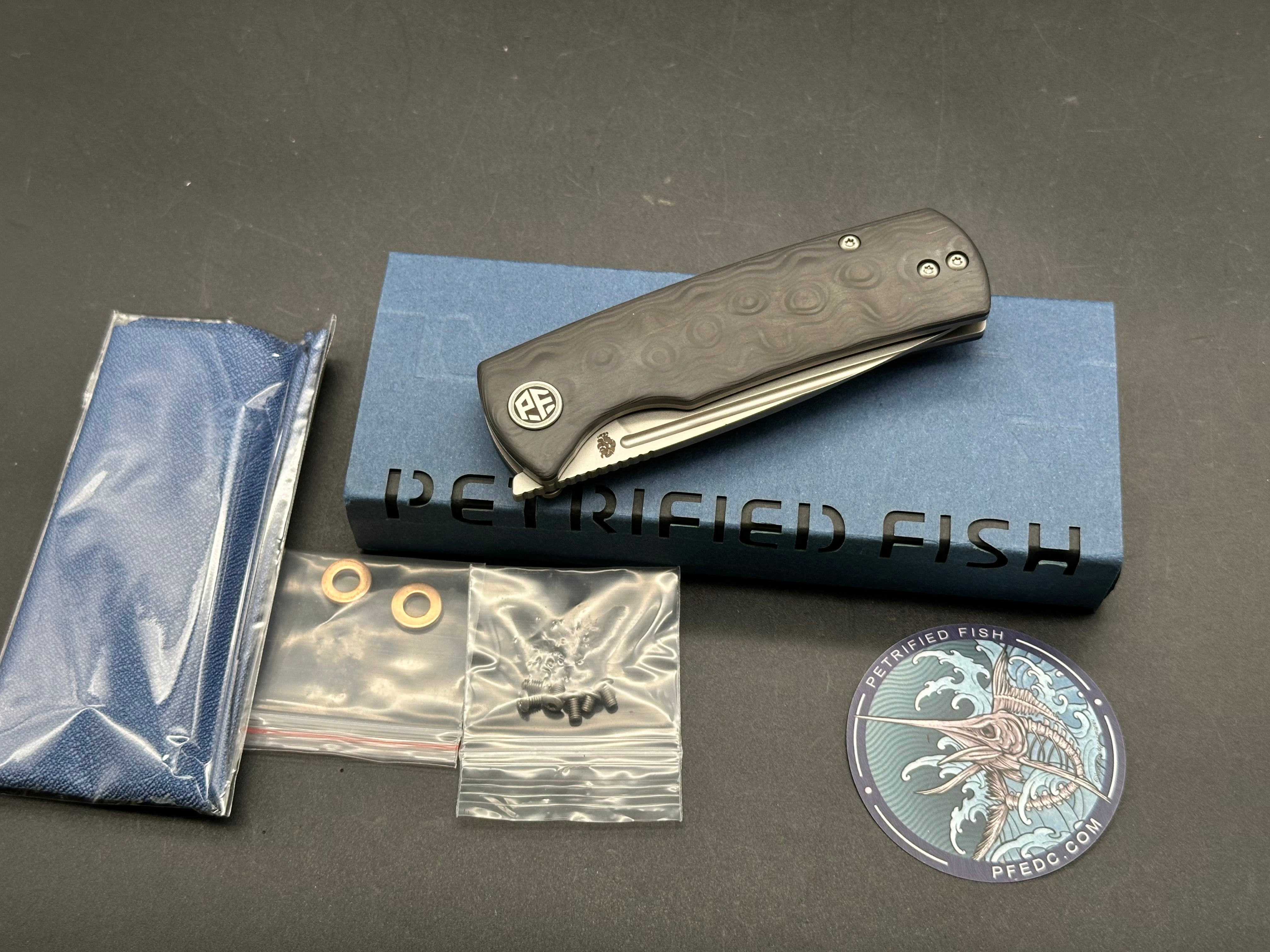 Petrified Fish Mini Beluga, 2.99" 14C28N Sandblasted Blade with Carbon Fiber Handle