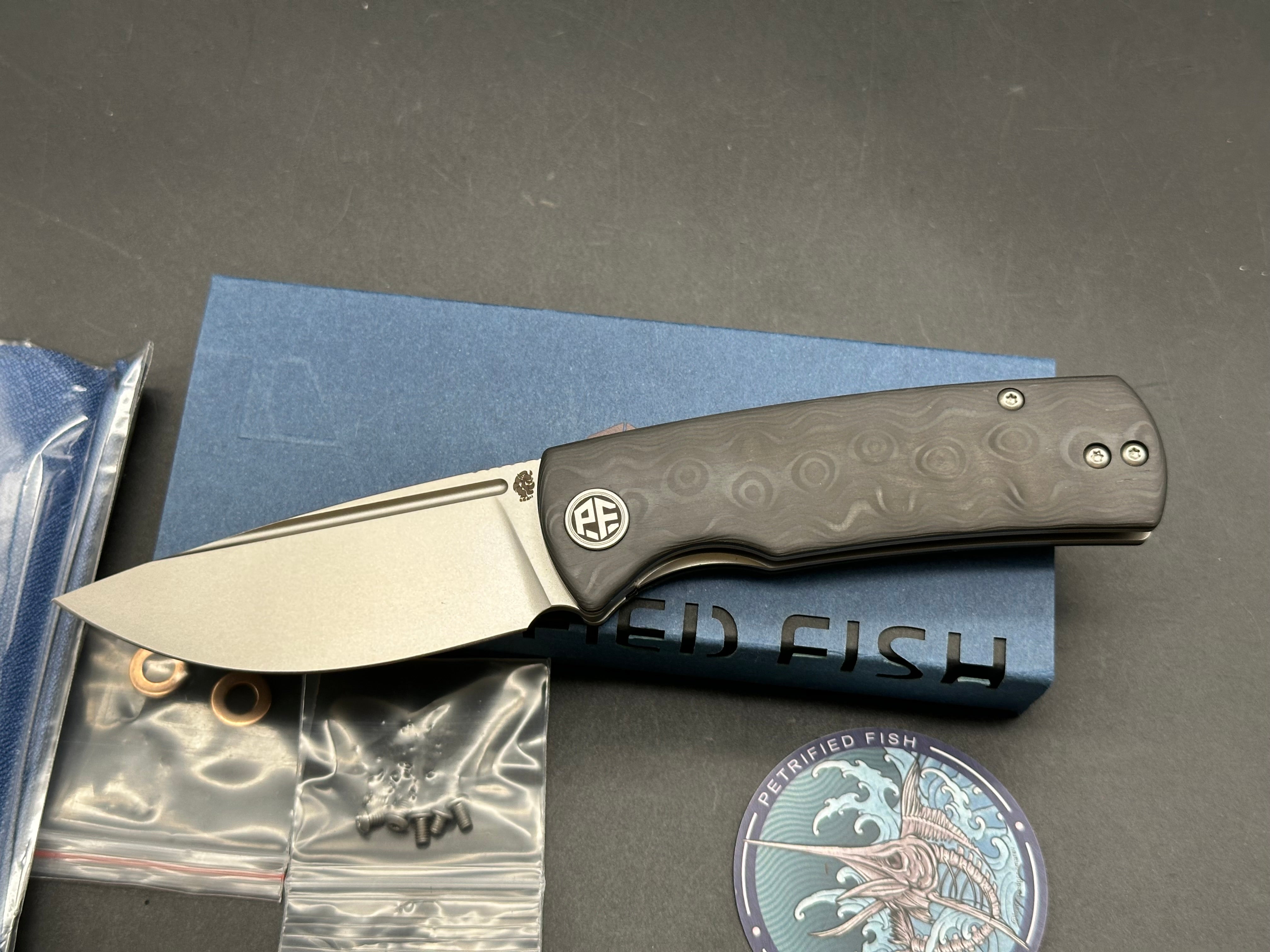 Petrified Fish Mini Beluga, 2.99" 14C28N Sandblasted Blade with Carbon Fiber Handle