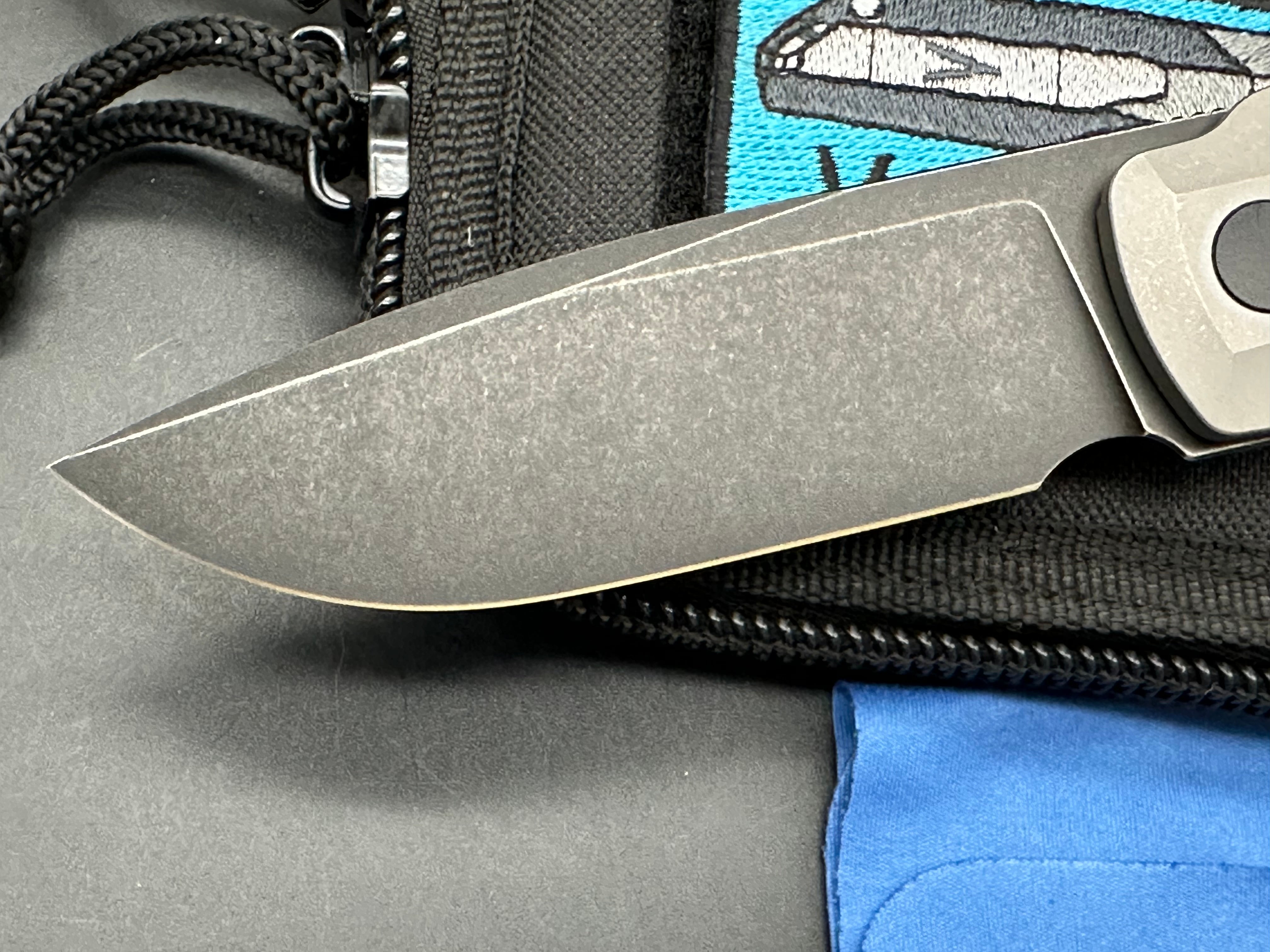 Vero Synapse XL Gen 2 #744, Blackwashed M390 Blade, Stonewashed Ti Bolsters w/Black Micarta