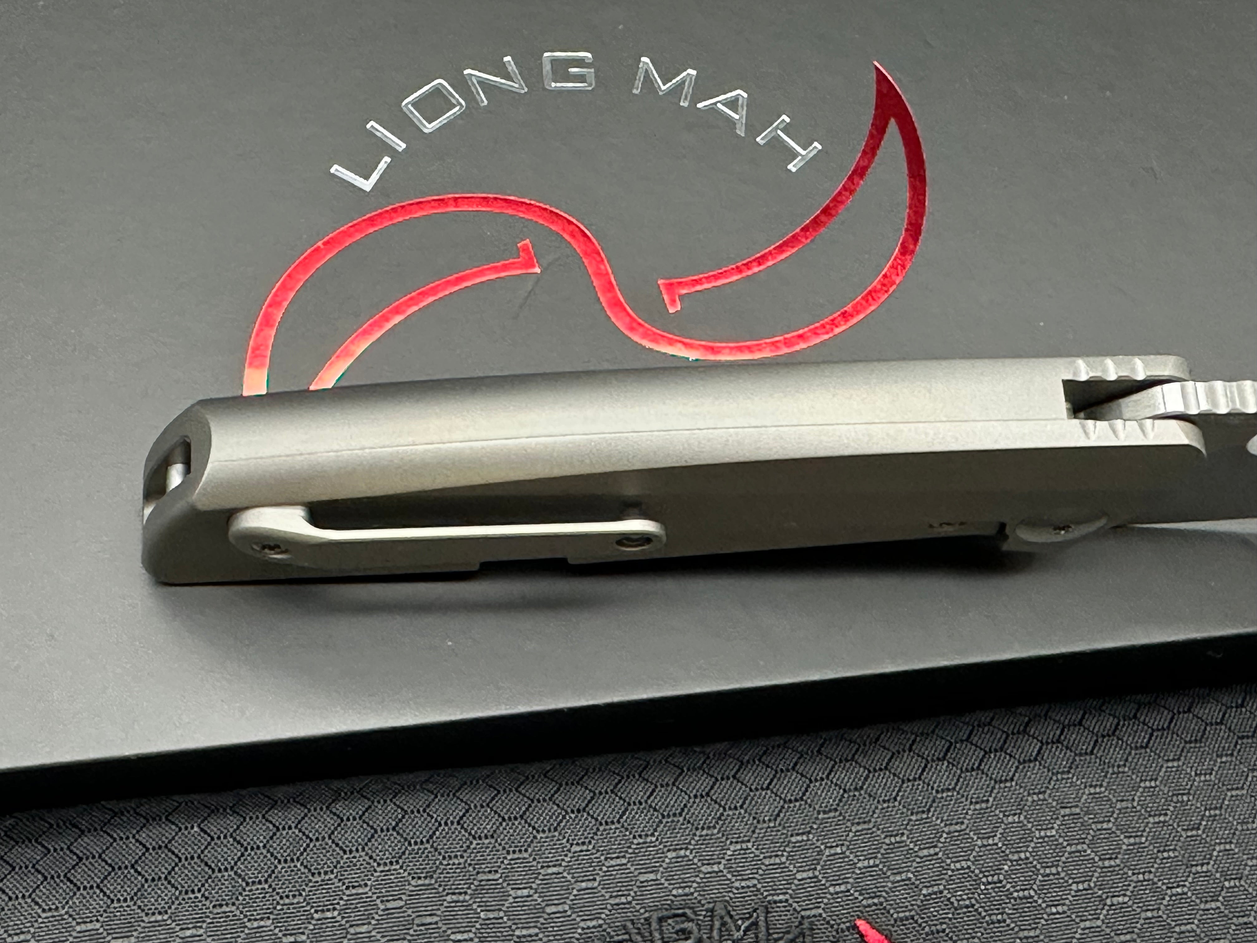 Liong Mah Design KUF 3.5 (KnifeCenter Exclusive), Belt Satin CPM-Magnacut Blade, Blasted Ti Monoblock Handles