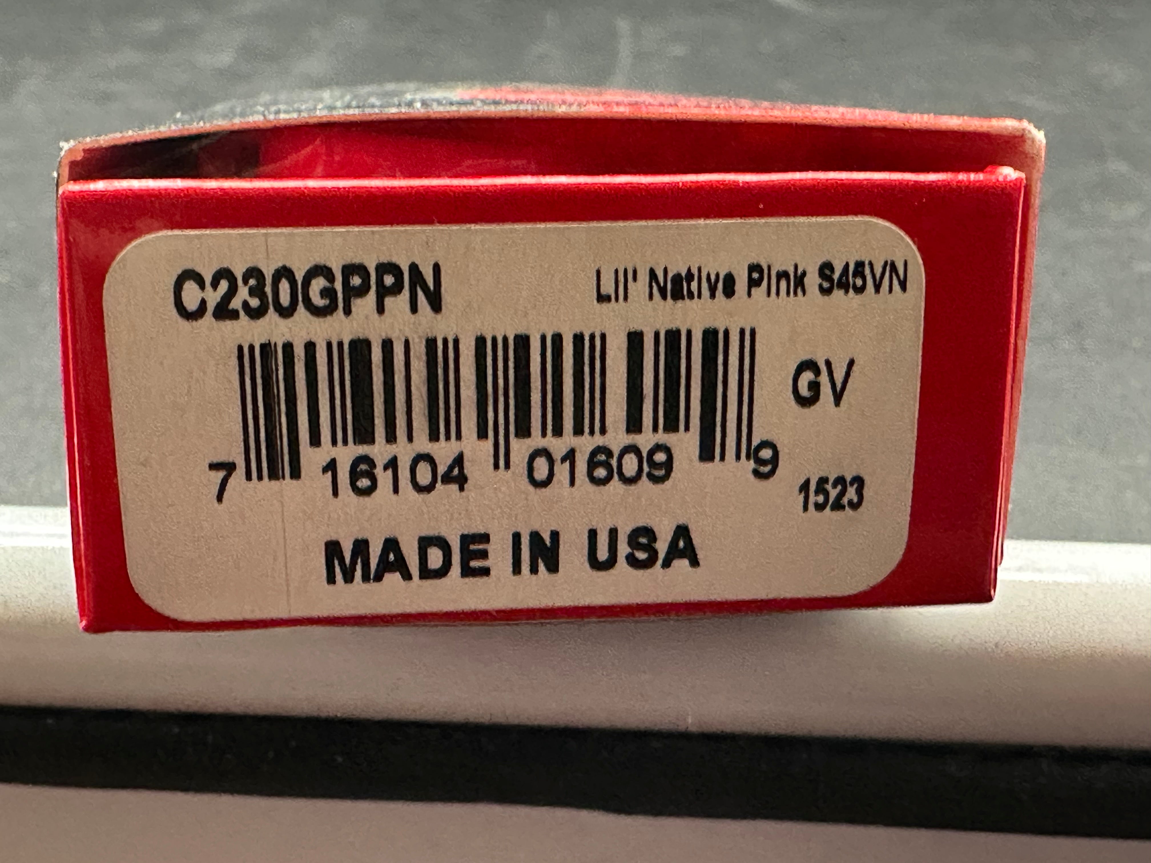 SPYDERCO LIL' NATIVE S30V PLAIN BLADE WITH PINK G10 HANDLES