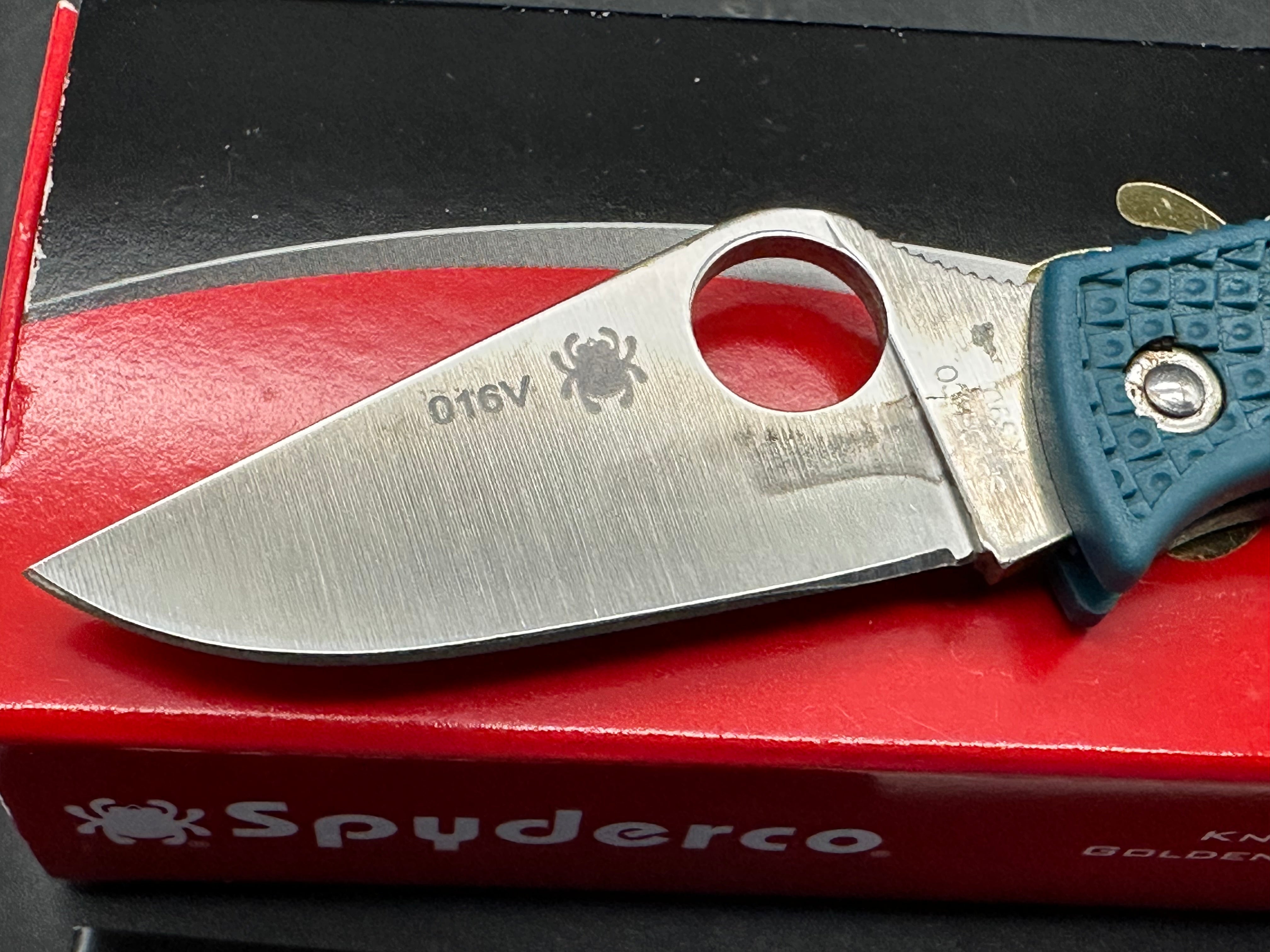Spyderco Ladybug Lockback Knife Blue FRN (1.94" Satin K390)