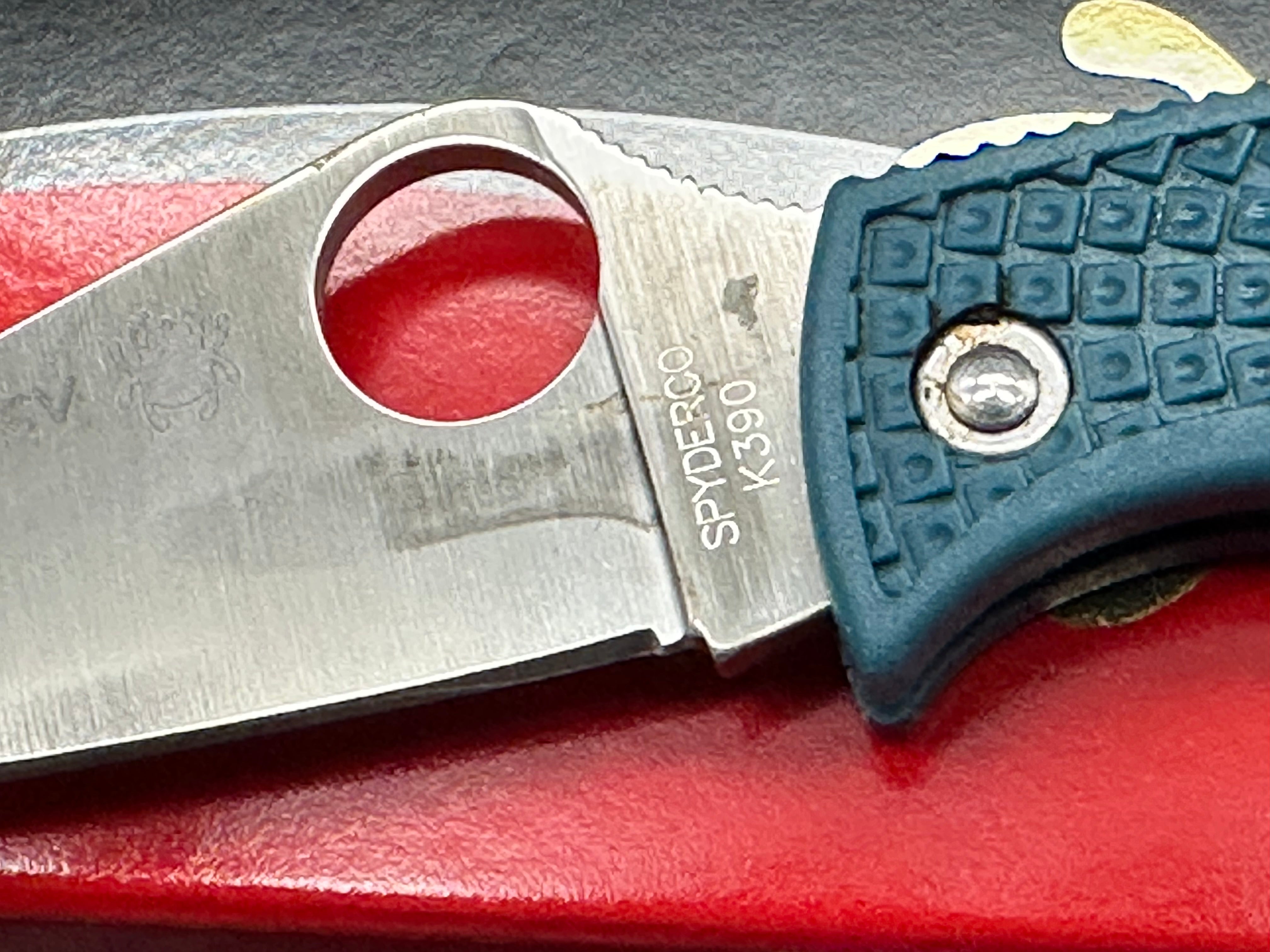 Spyderco Ladybug Lockback Knife Blue FRN (1.94" Satin K390)