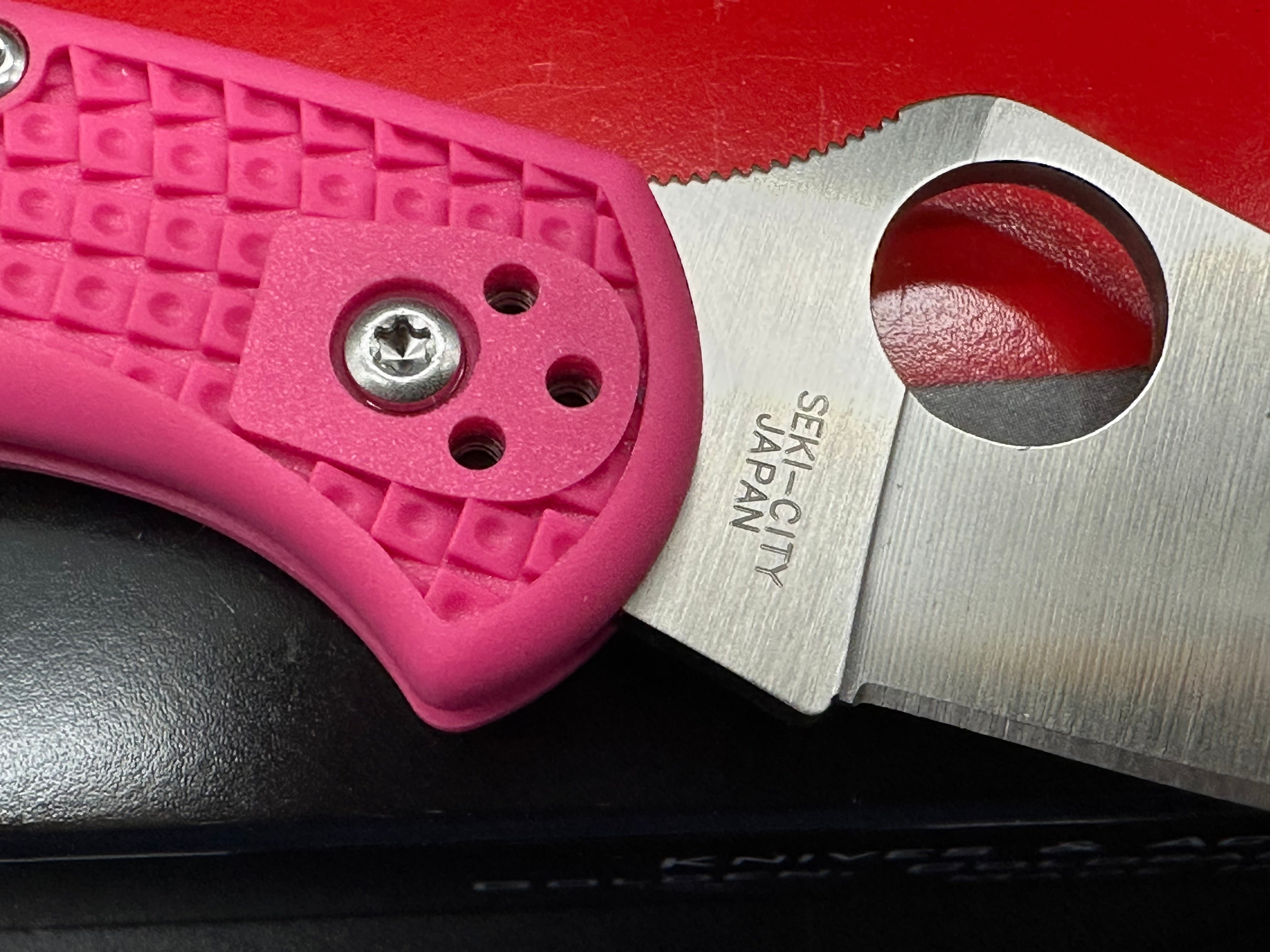 Spyderco Delica 4 Lightweight Lockback Knife Pink FRN (2.88" Satin S30V)