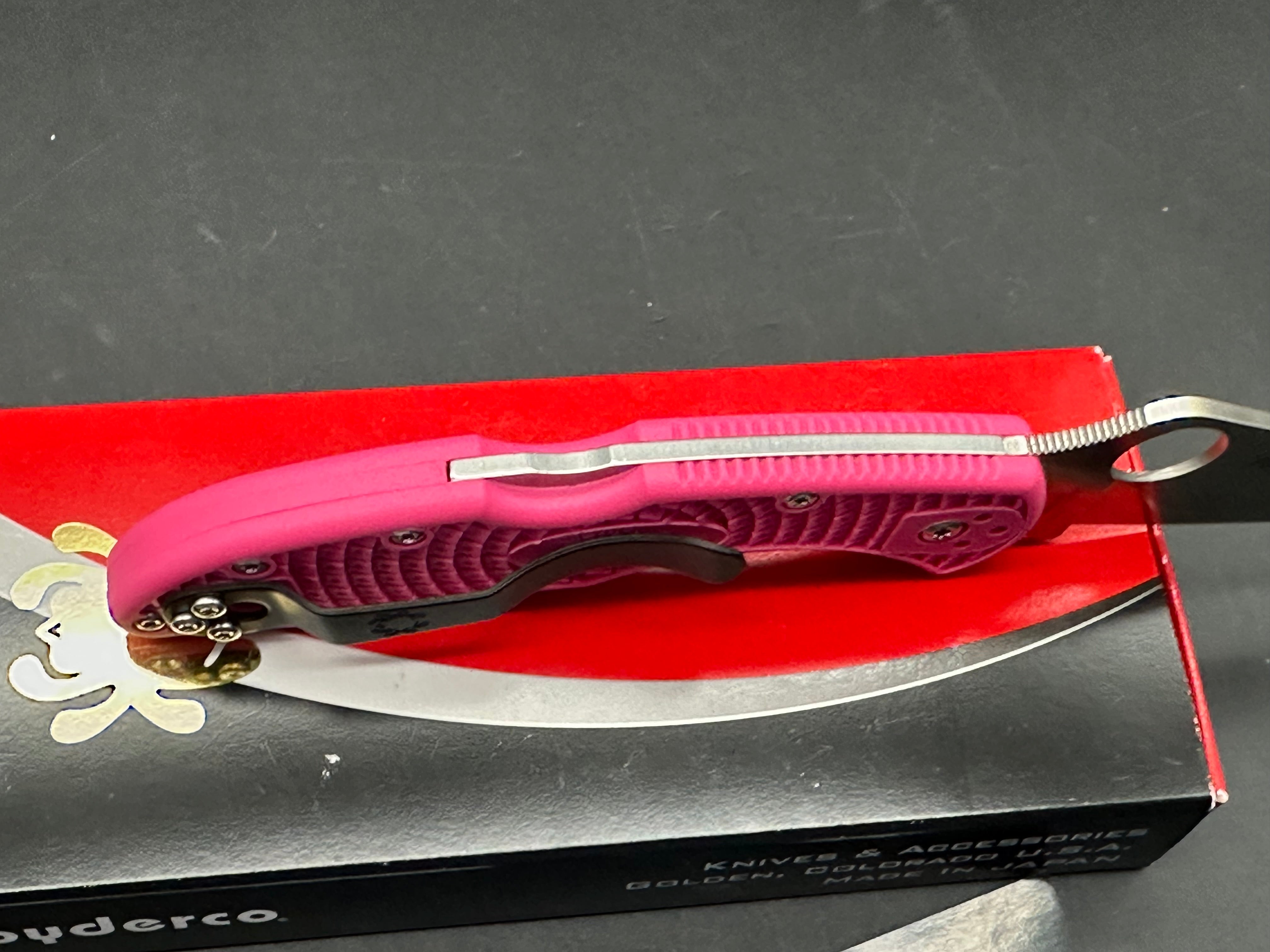Spyderco Delica 4 Lightweight Lockback Knife Pink FRN (2.88" Satin S30V)