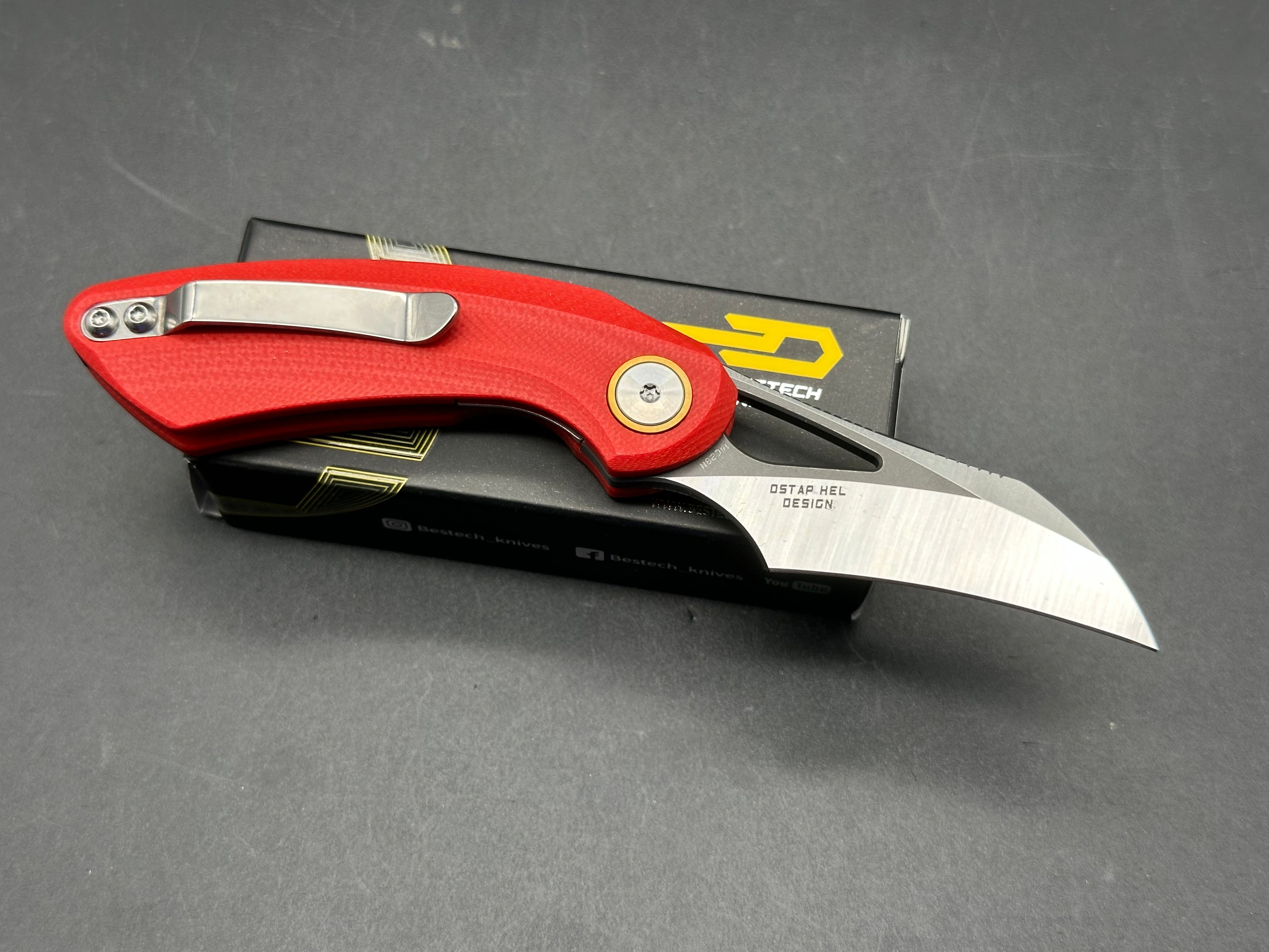 BESTECH BIHAI RED G10 HANDLE 14C28N PLAIN EDGE GREY DLC SATIN