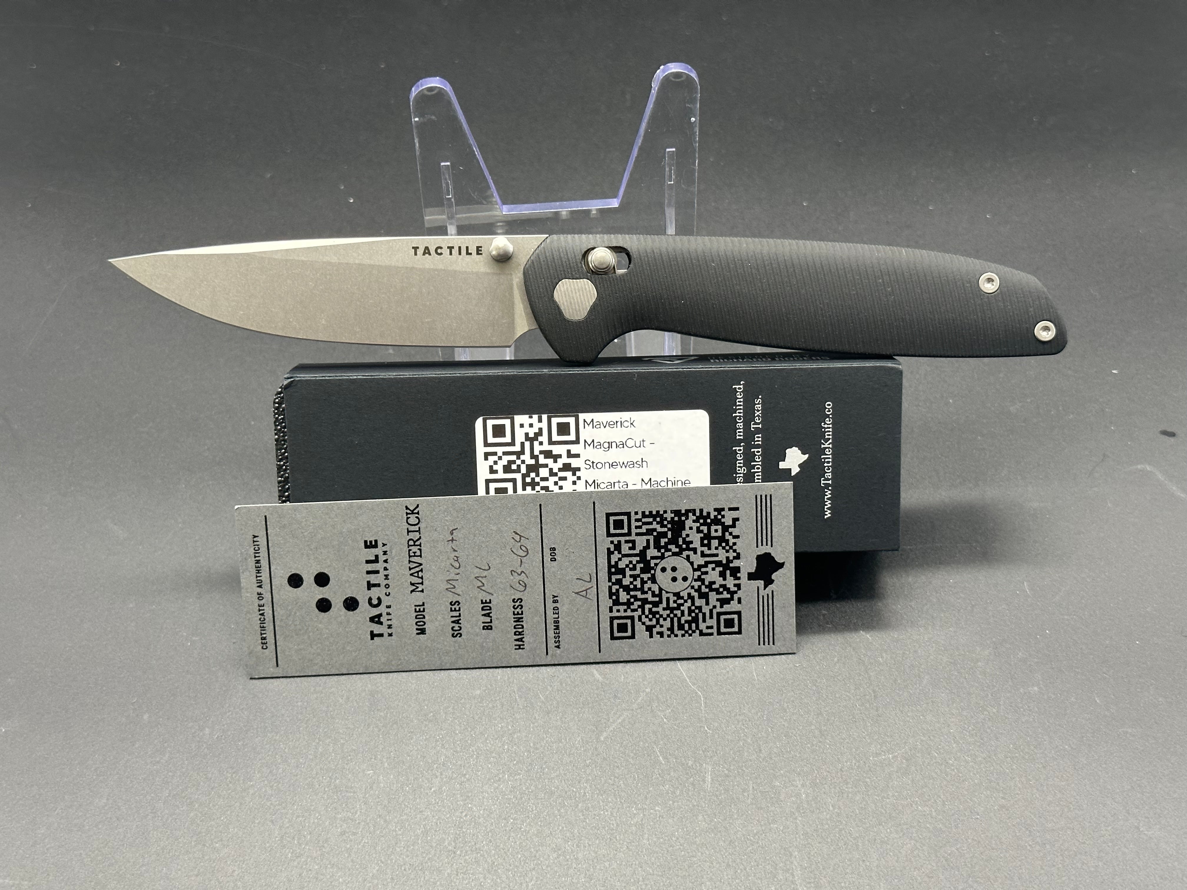 Tactile Maverick black micarta scales w/Magnacut blade