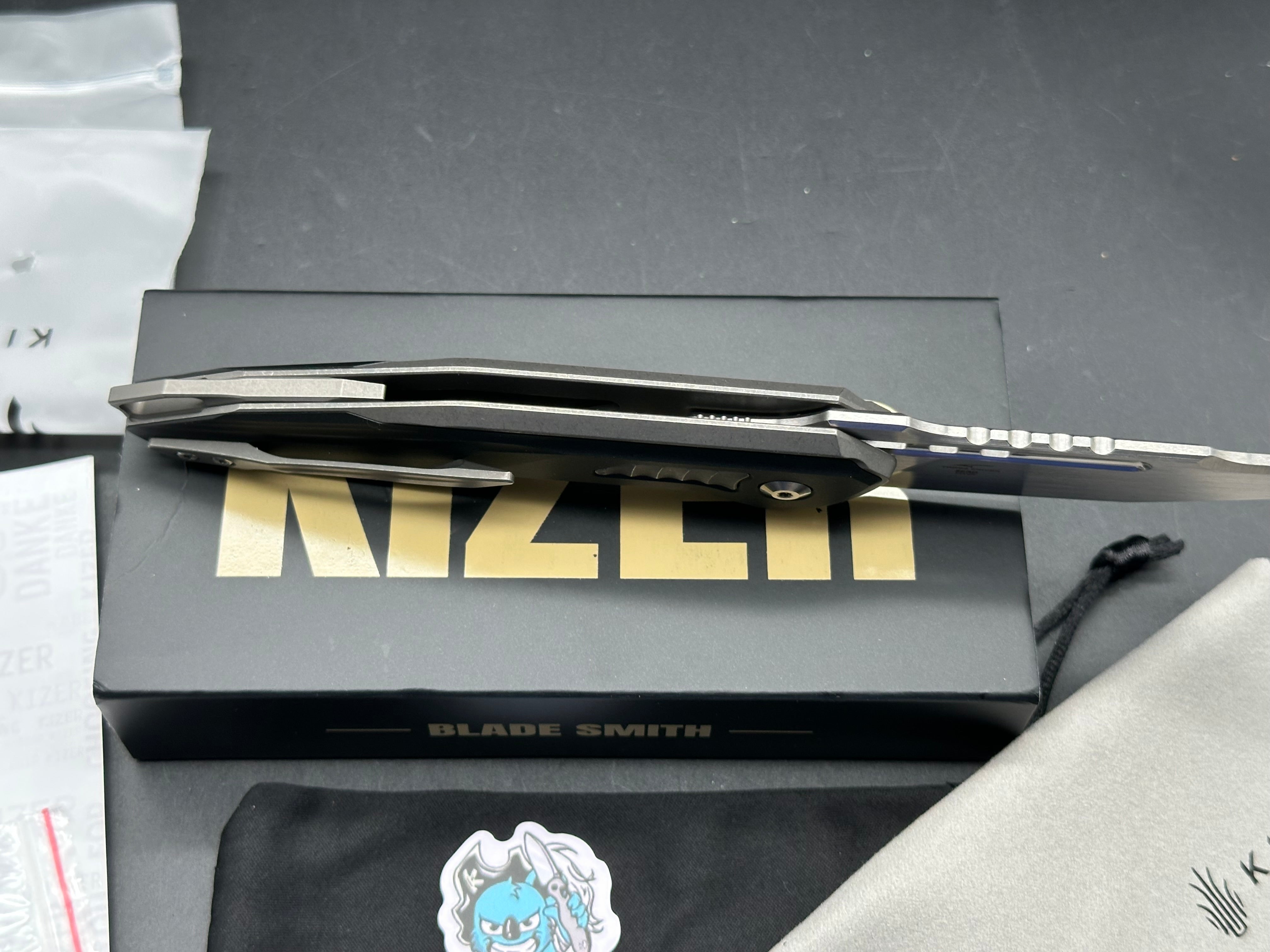 KIZER ZERO BLACK/GRAY TITANIUM/ALUMINUM HANDLE S45VN REVERSE TANTO PLAIN EDGE