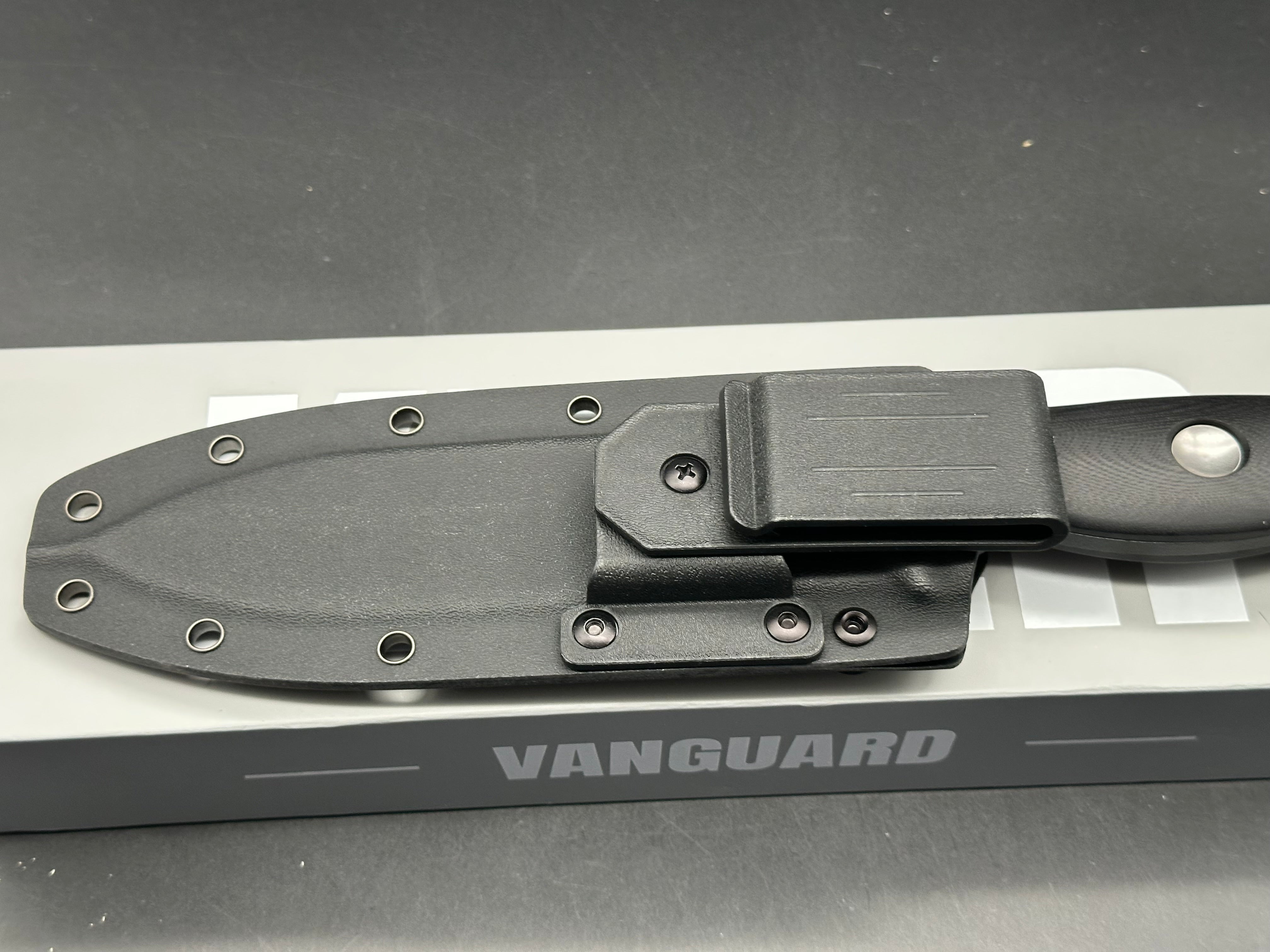KIZER DROP BEAR FIX 7 BLACK G10 w/ 1095 BLACK BLADE