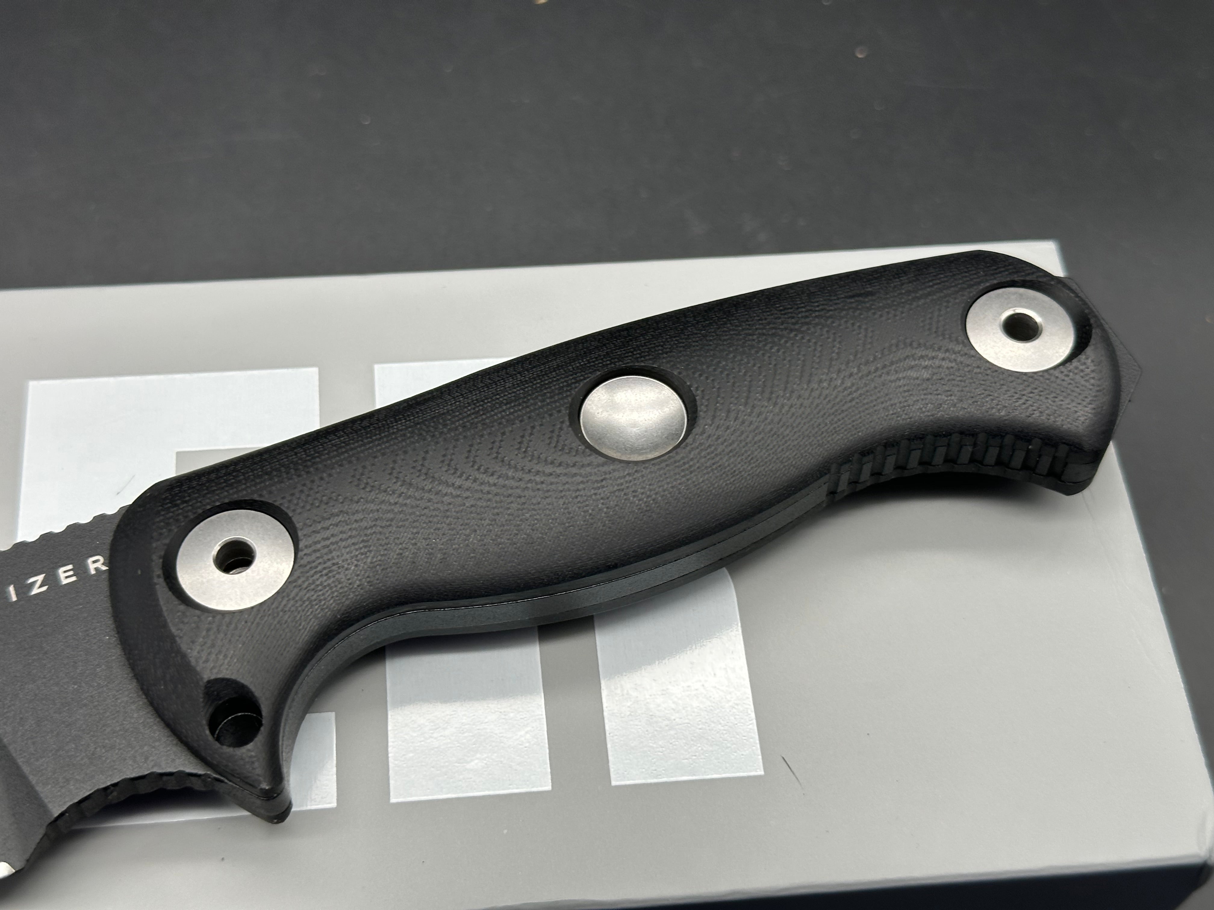 KIZER DROP BEAR FIX 7 BLACK G10 w/ 1095 BLACK BLADE