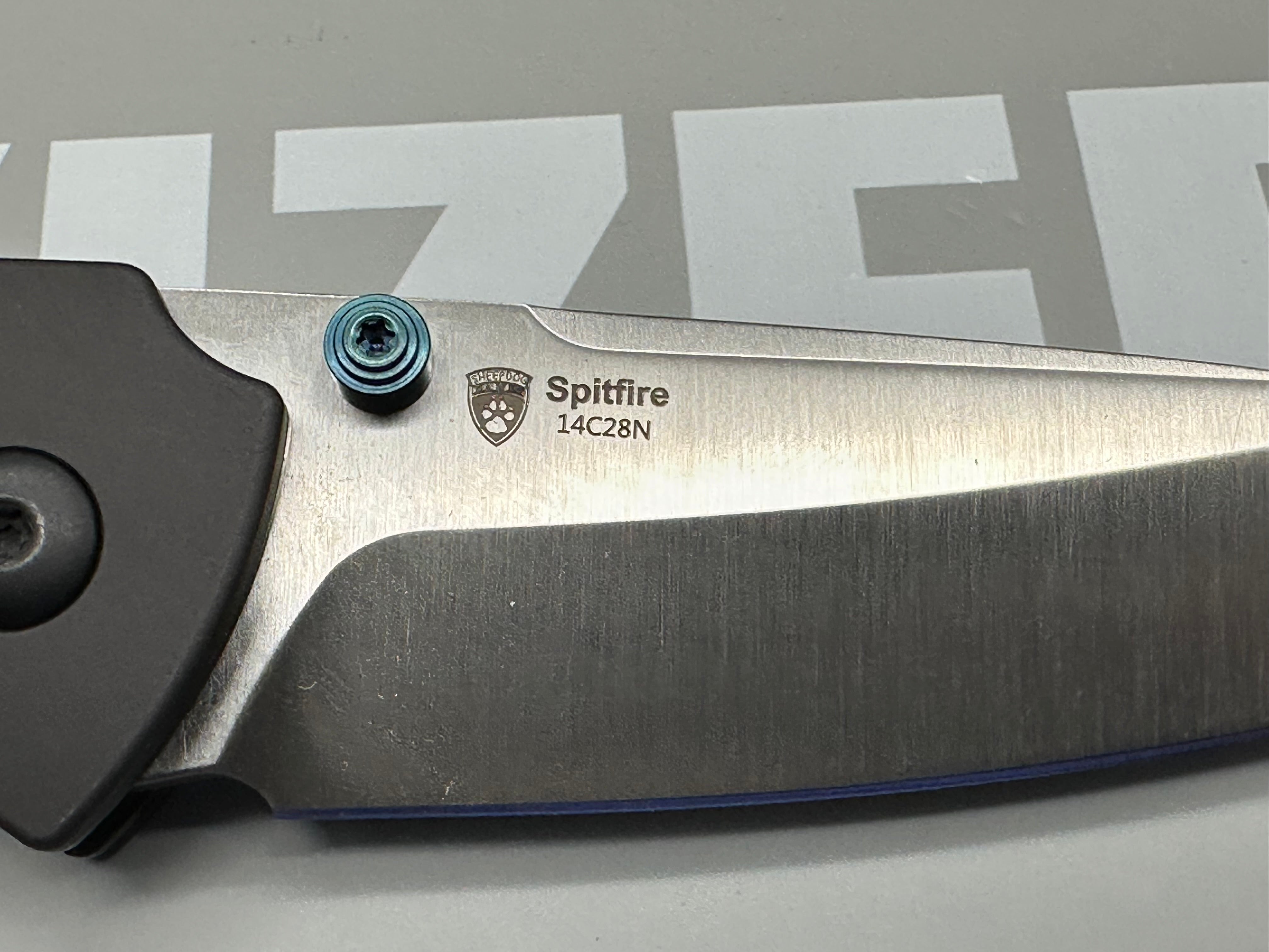 KIZER SPITFIRE 14C28N ALUMINUM + MICARTA