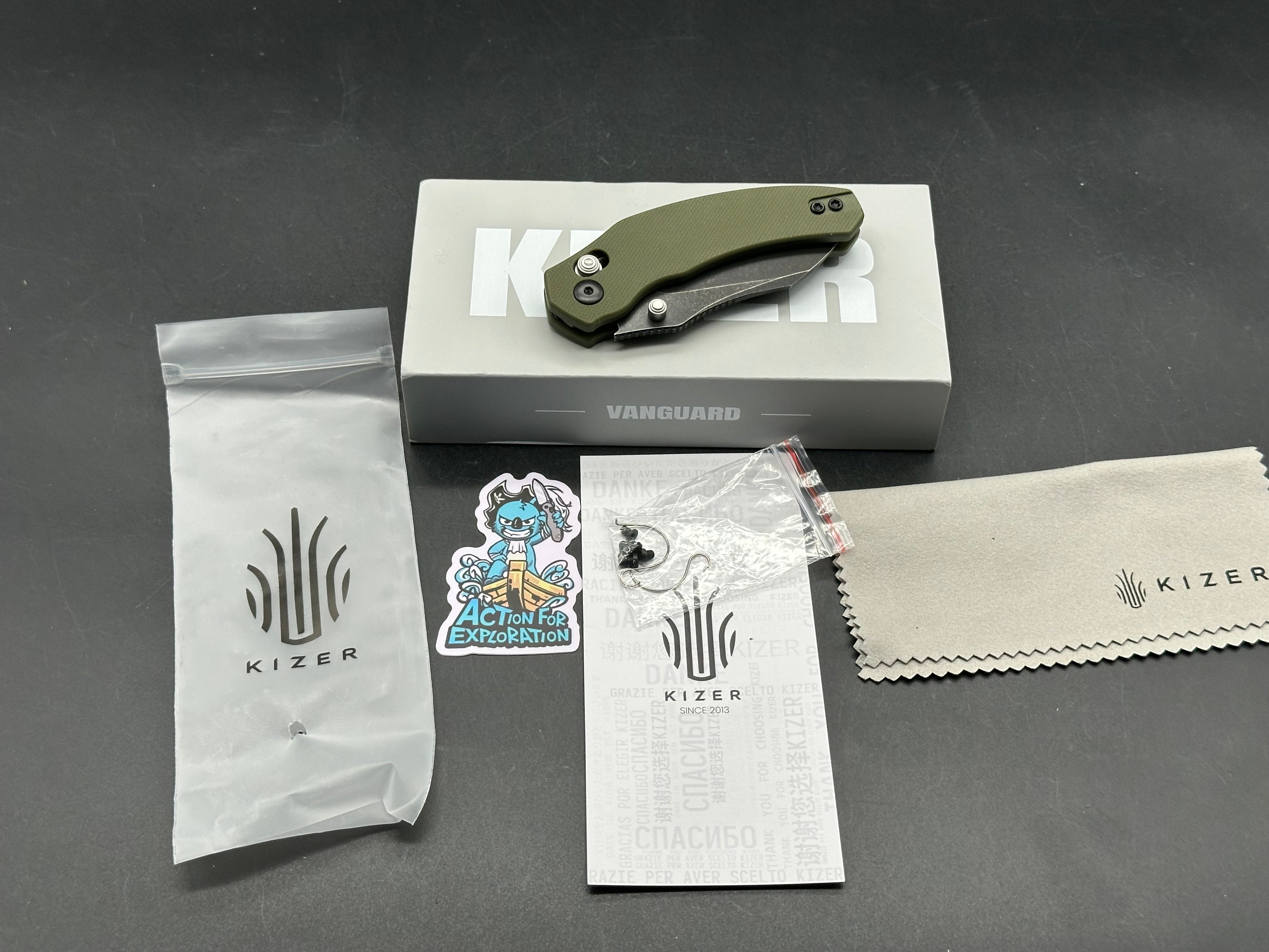 KIZER MINI BULLDOG GREEN G10 HANDLES W/D2 BLADE