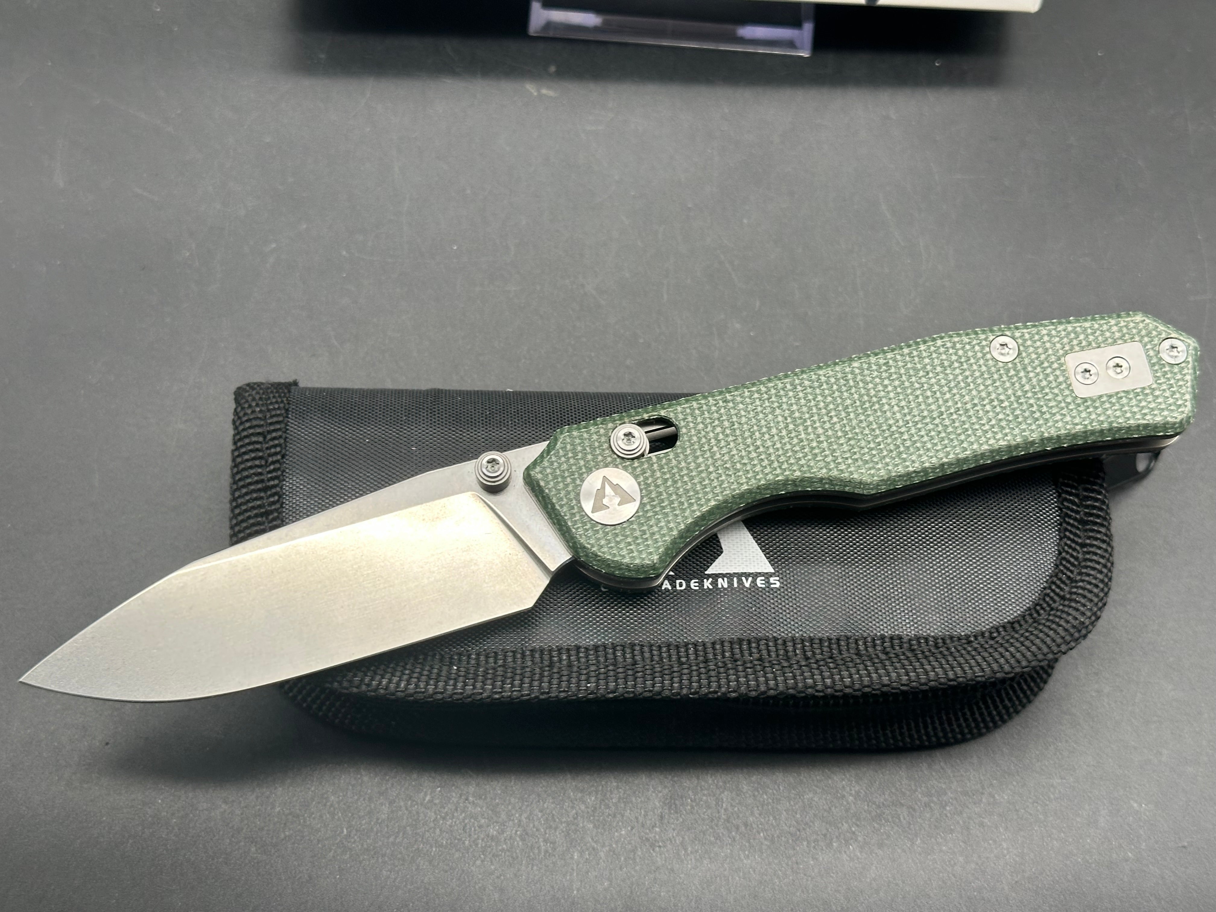 CMB EXPLORER MICARTA HANDLE 14C28N PLAIN EDGE