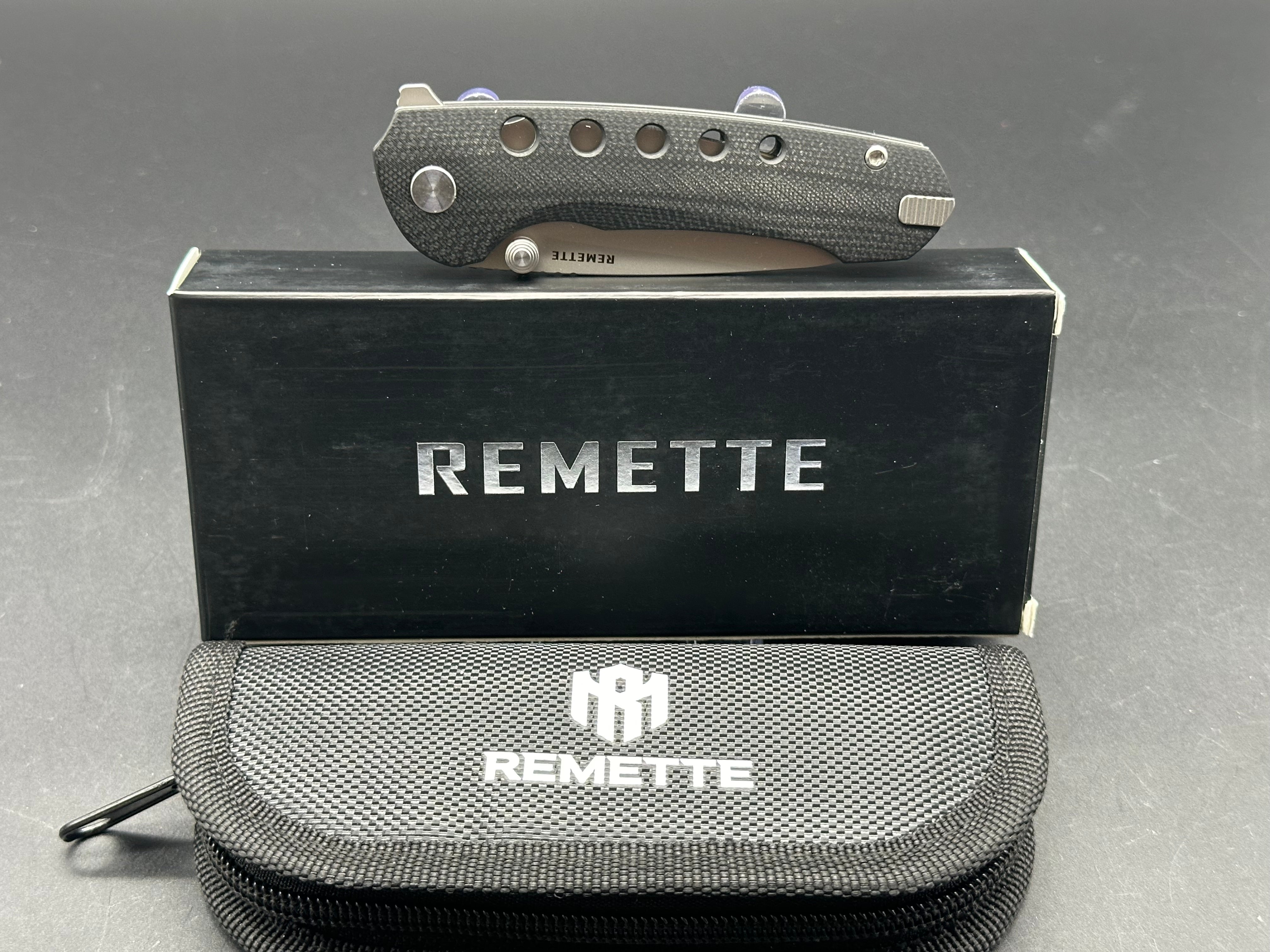 REMETTE BEE FOLDING KNIFE BLACK G10 HANDLE 14C28N DROP POINT PLAIN EDGE SANDBLAST FINISH RTBEE-G