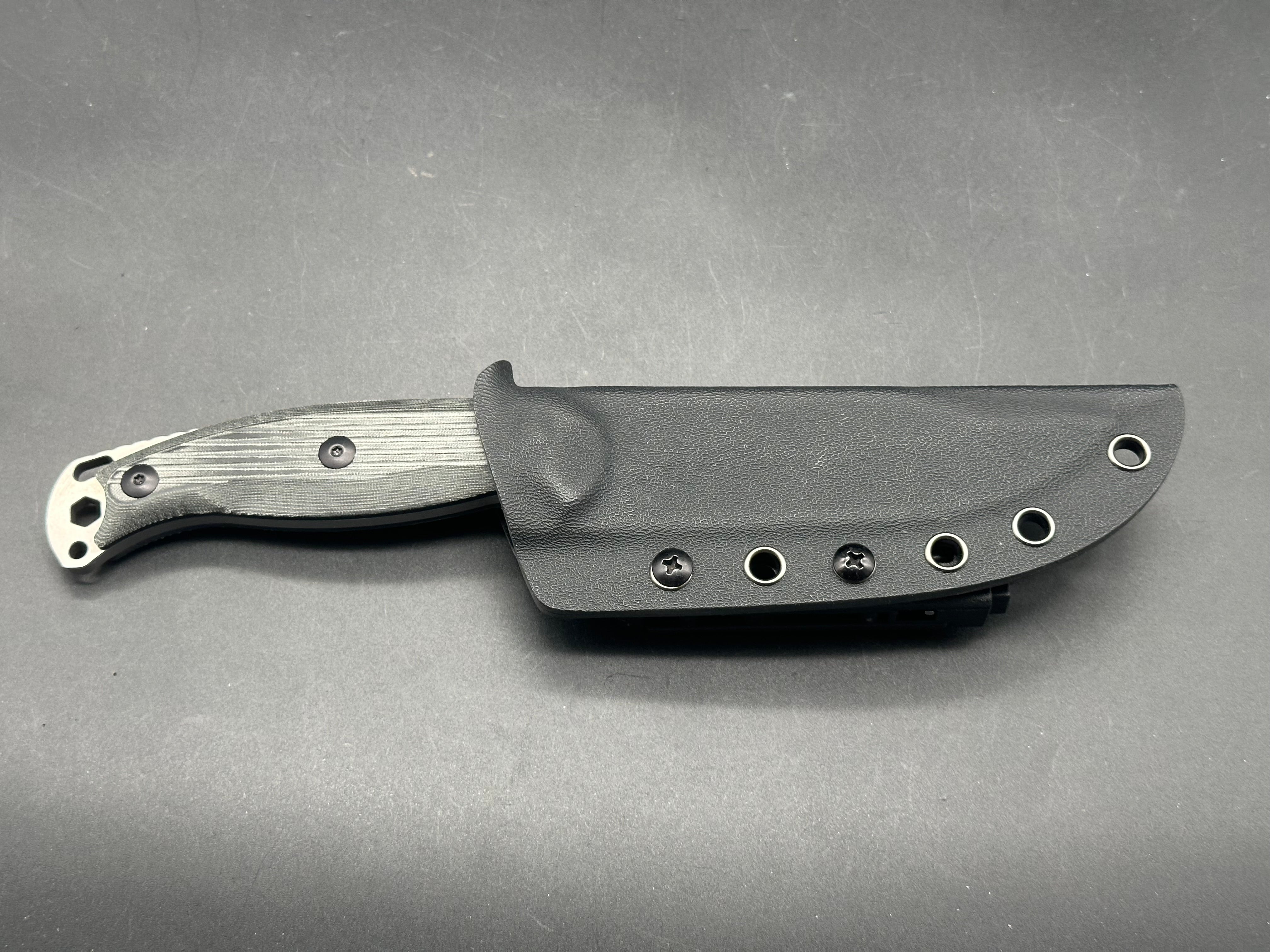 KIZER URSA MAJOR BLACK MICARTA HANDLE NITRO-V PLAIN EDGE