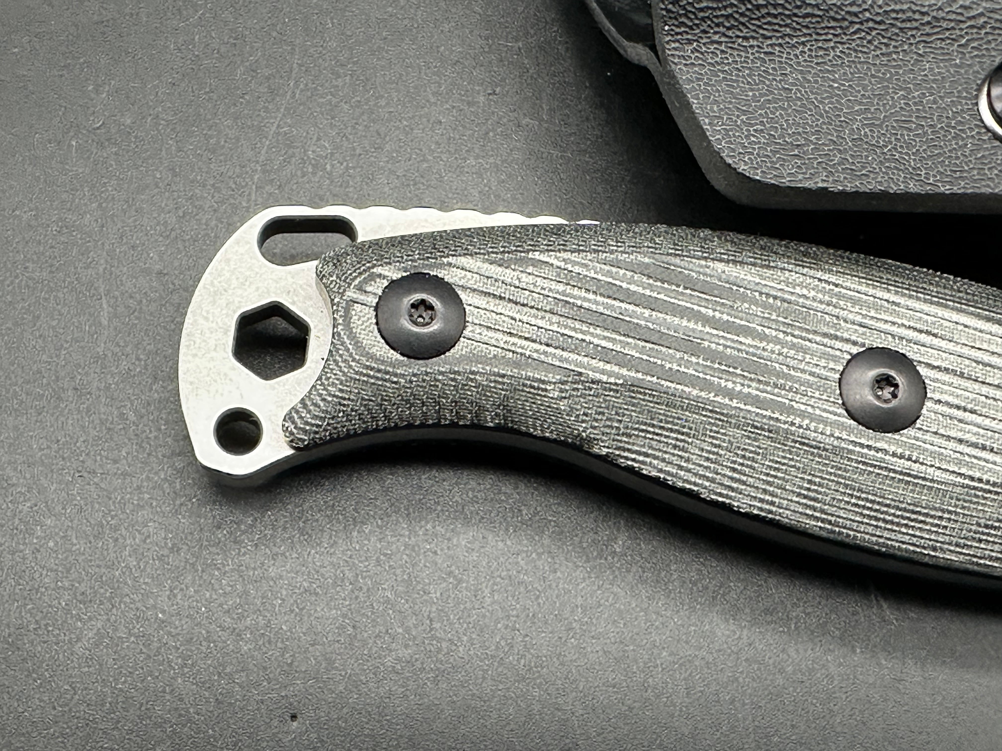 KIZER URSA MAJOR BLACK MICARTA HANDLE NITRO-V PLAIN EDGE