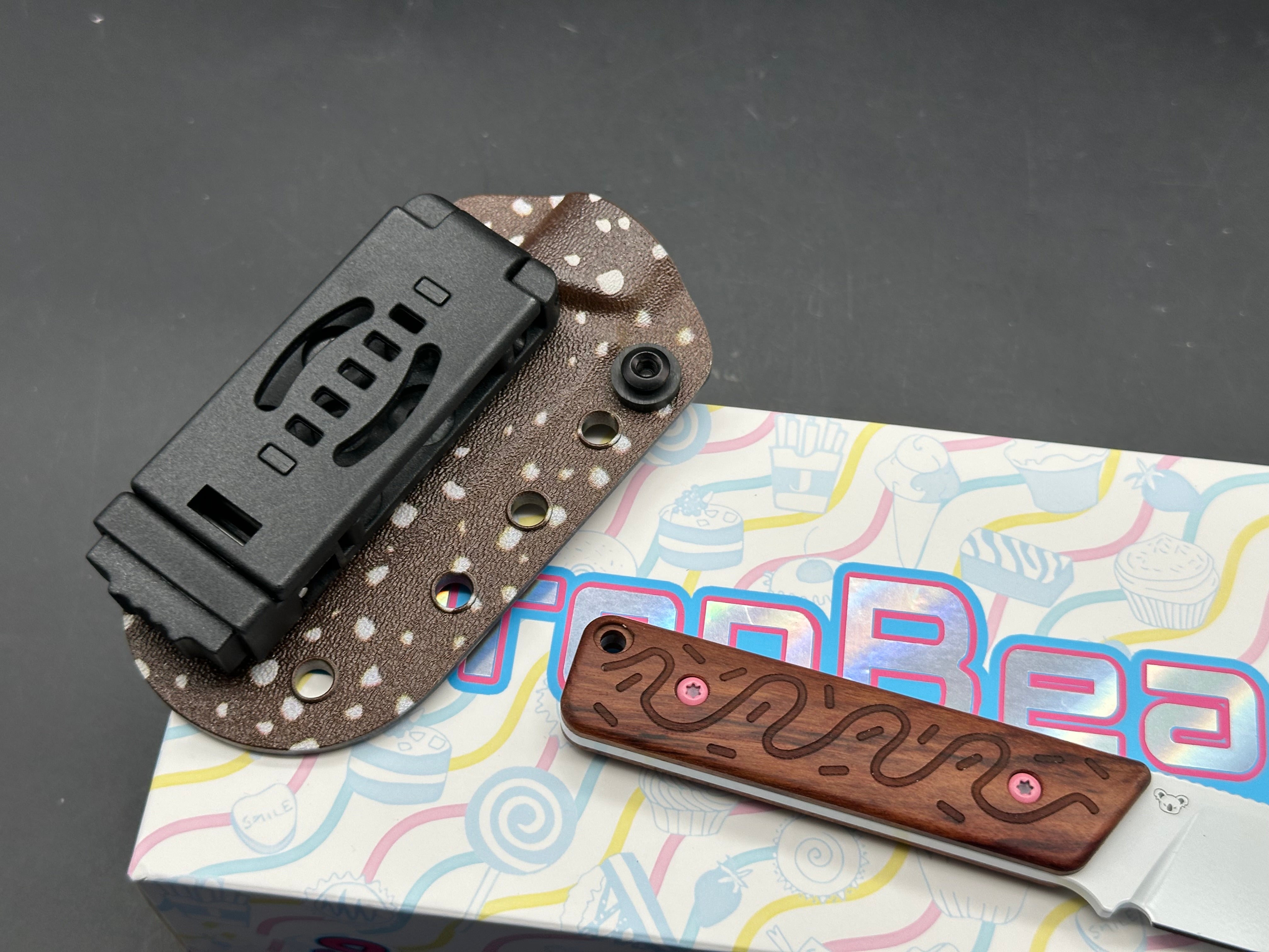 KIZER SUMMER SWEETS EDITION SMOLT AEB-L BLADE MKURUTI WOOD HANDLE