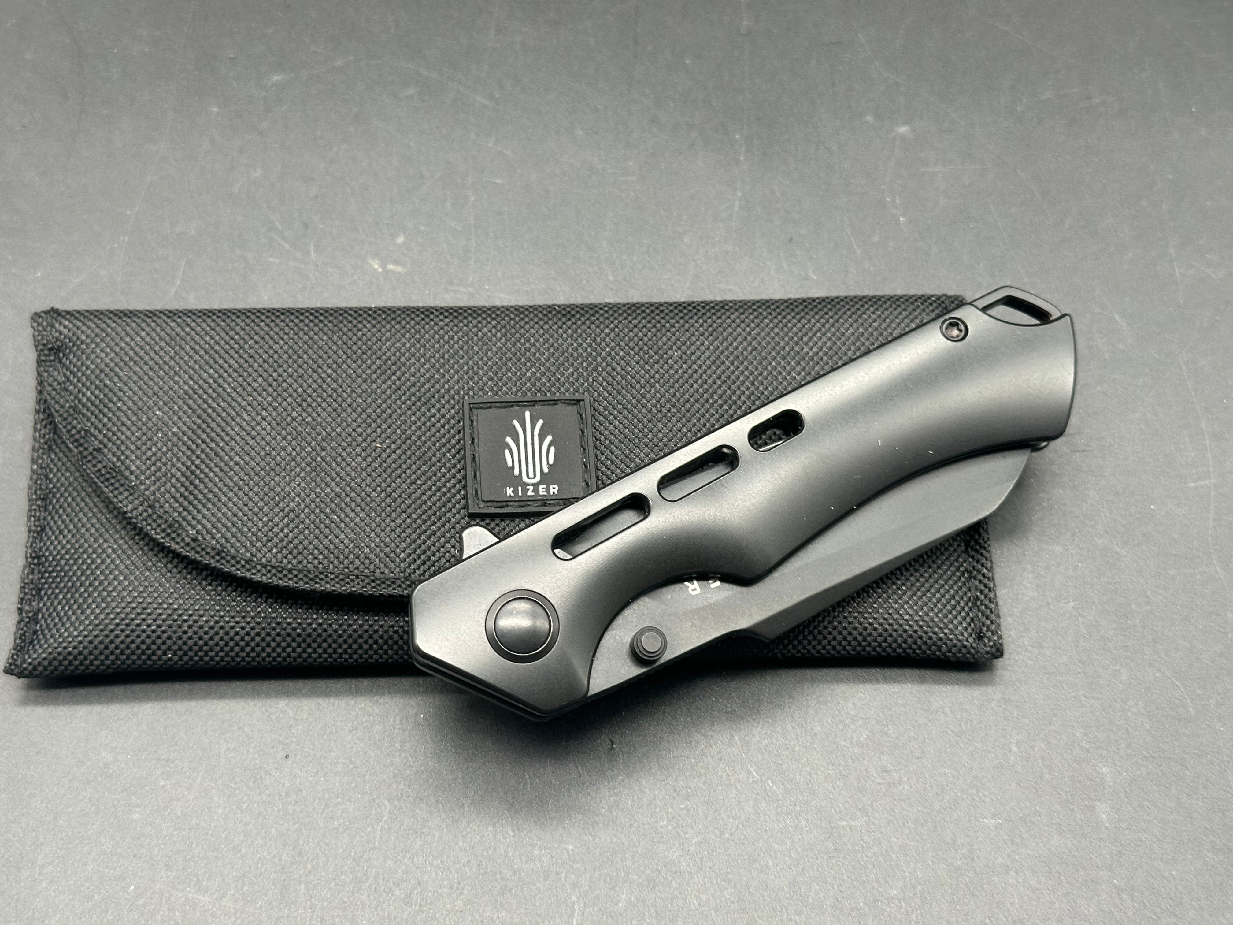 KIZER CREST FOLDING KNIFE BLACK TITANIUM HANDLE S35VN PLAIN BLACK BLADE