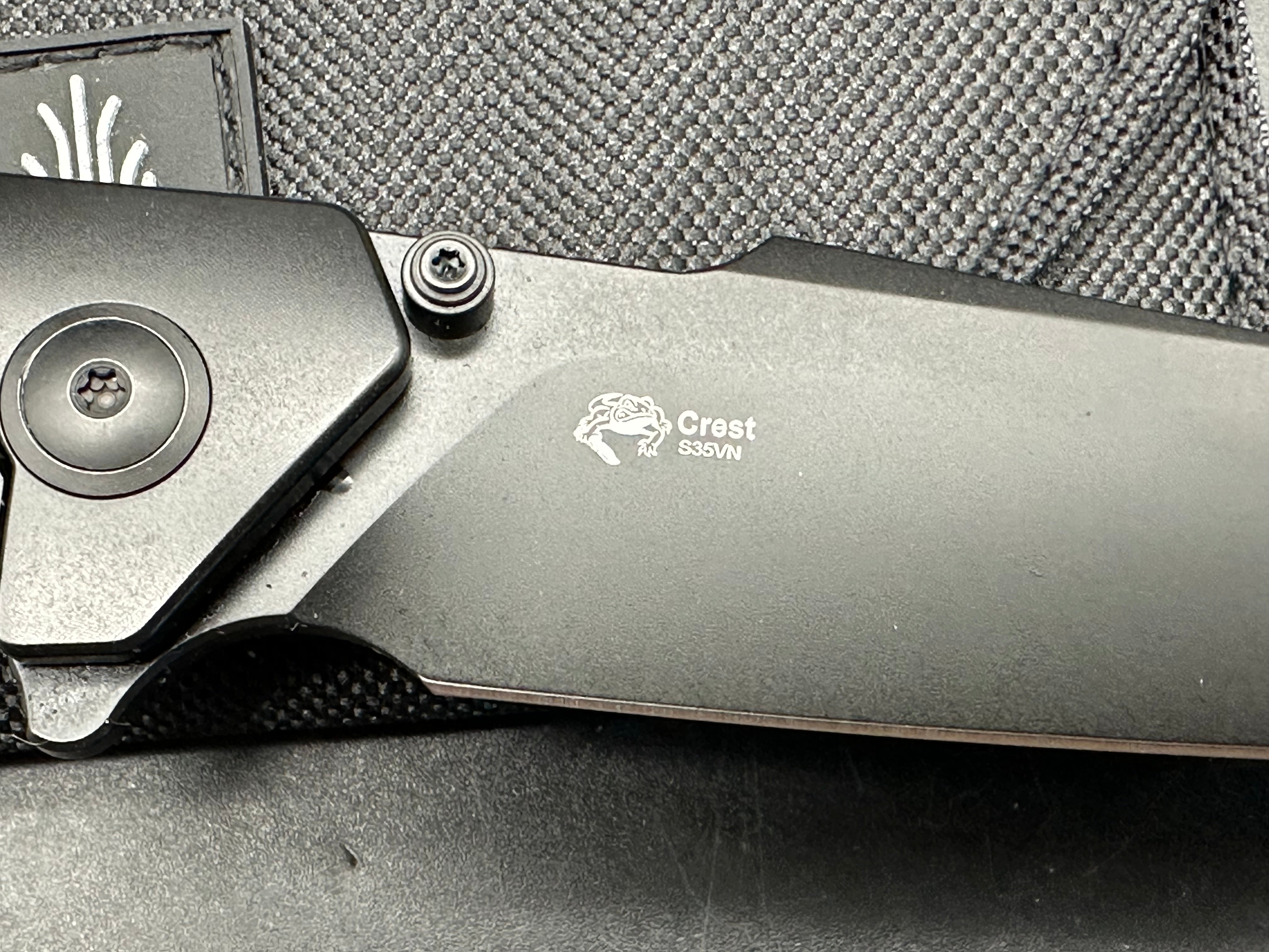 KIZER CREST FOLDING KNIFE BLACK TITANIUM HANDLE S35VN PLAIN BLACK BLADE