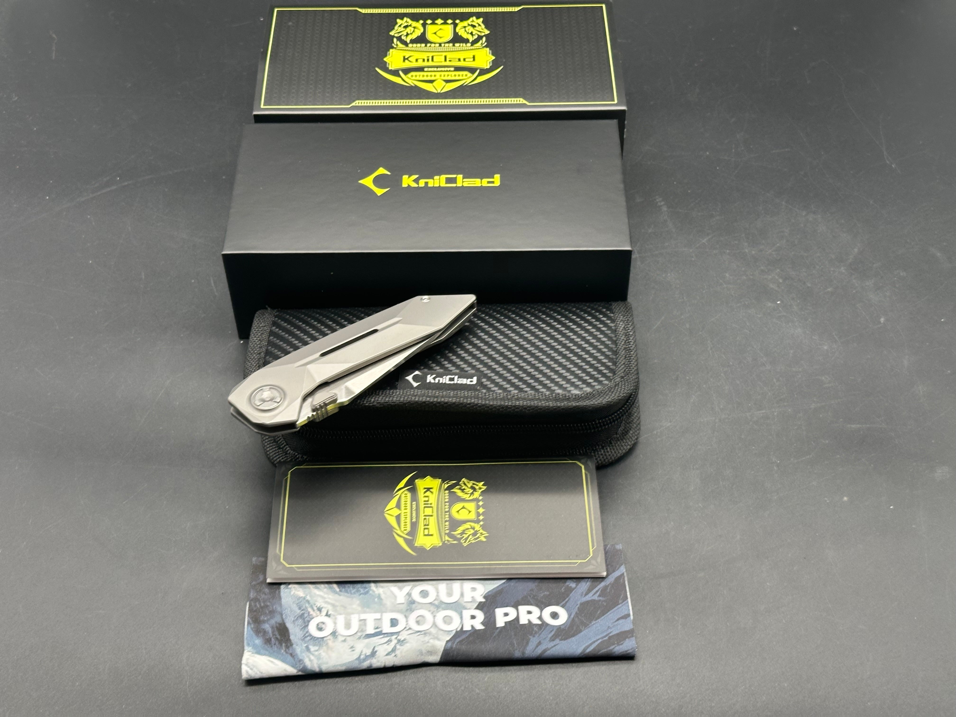 KniClad Summit titanium handle with S35VN blade