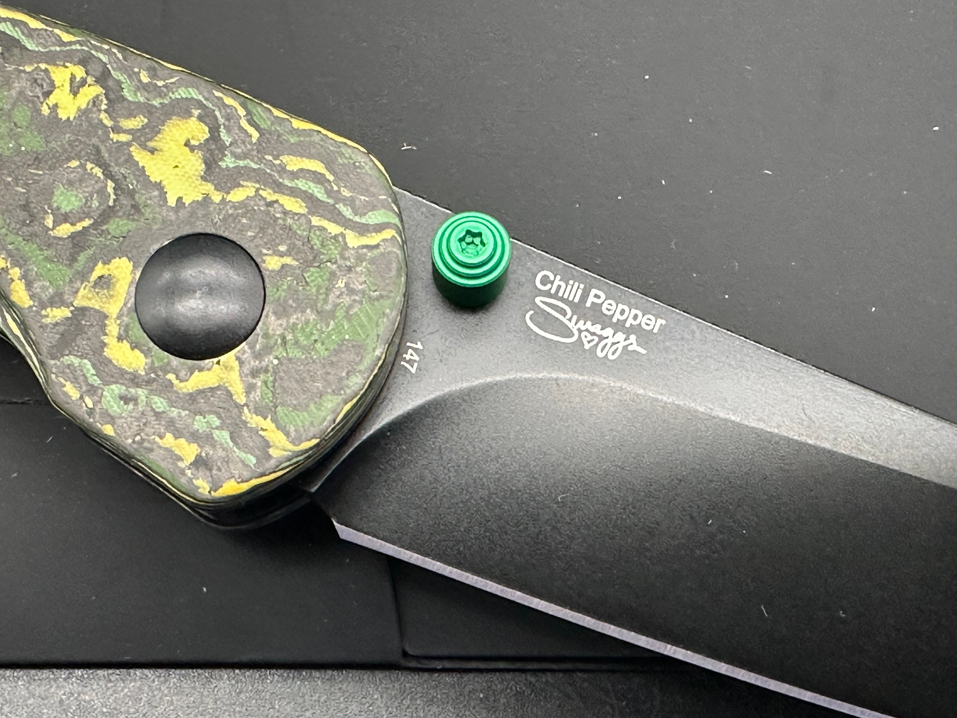 Kizer Chili Pepper Button Lock Knife Toxic Storm Fat Carbon (3" Black)