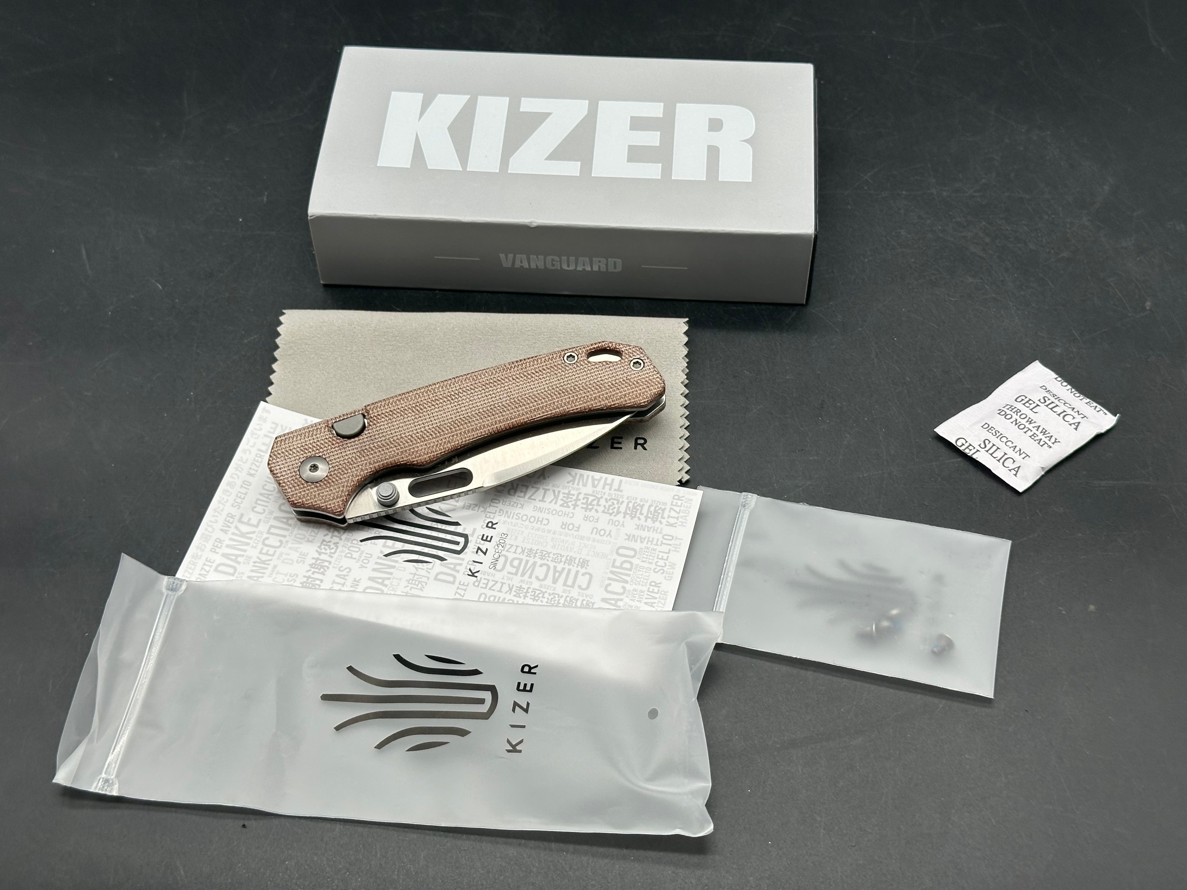 KIZER OUTPOSTER BROWN MICARTA HANDLE NITRO-V DROP POINT PLAIN EDGE