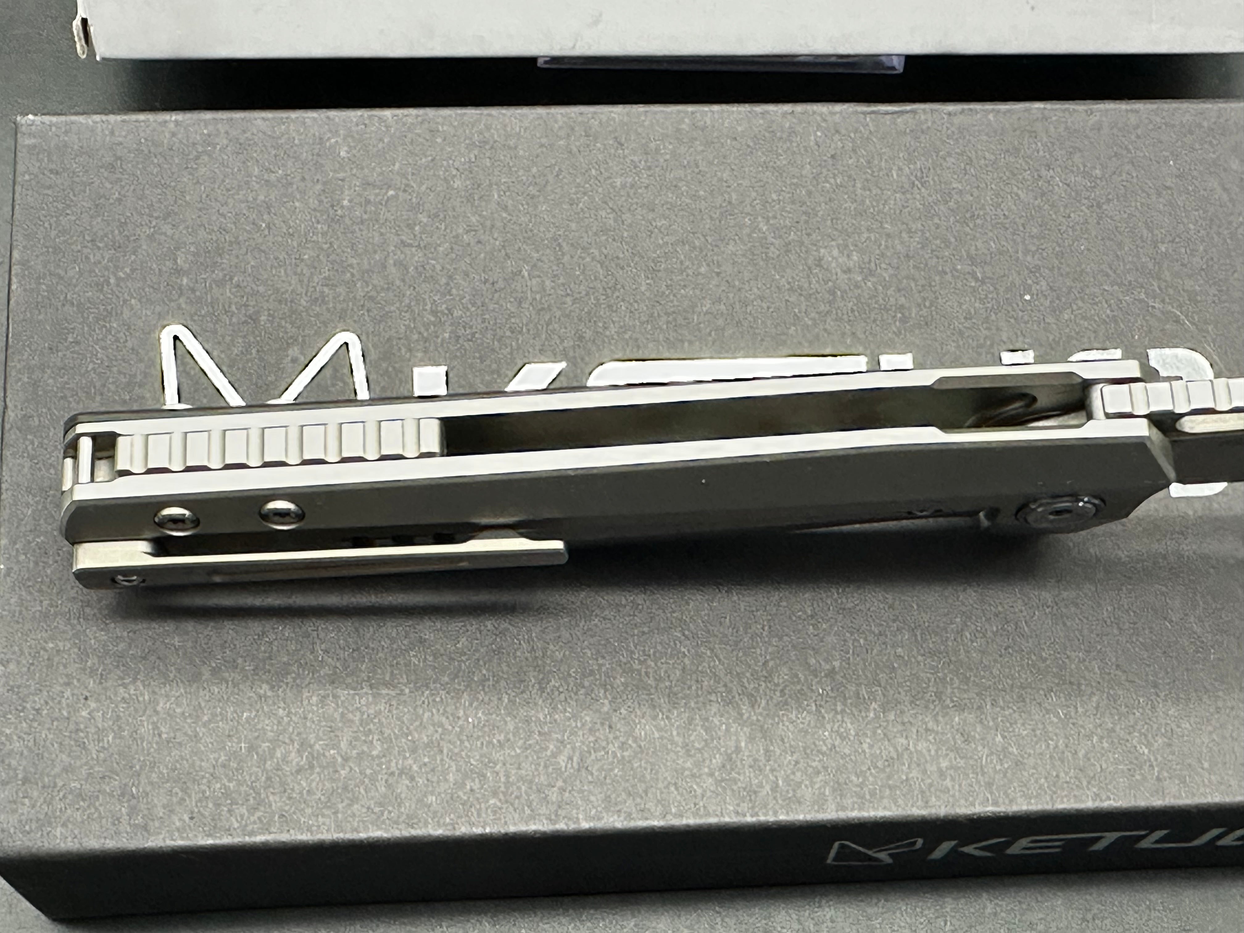 Ketuo Knife - Kamasu/Ti Liners Ti Bolster w/ Marble Carbon Inlays/Wharncliffe/Satin M390