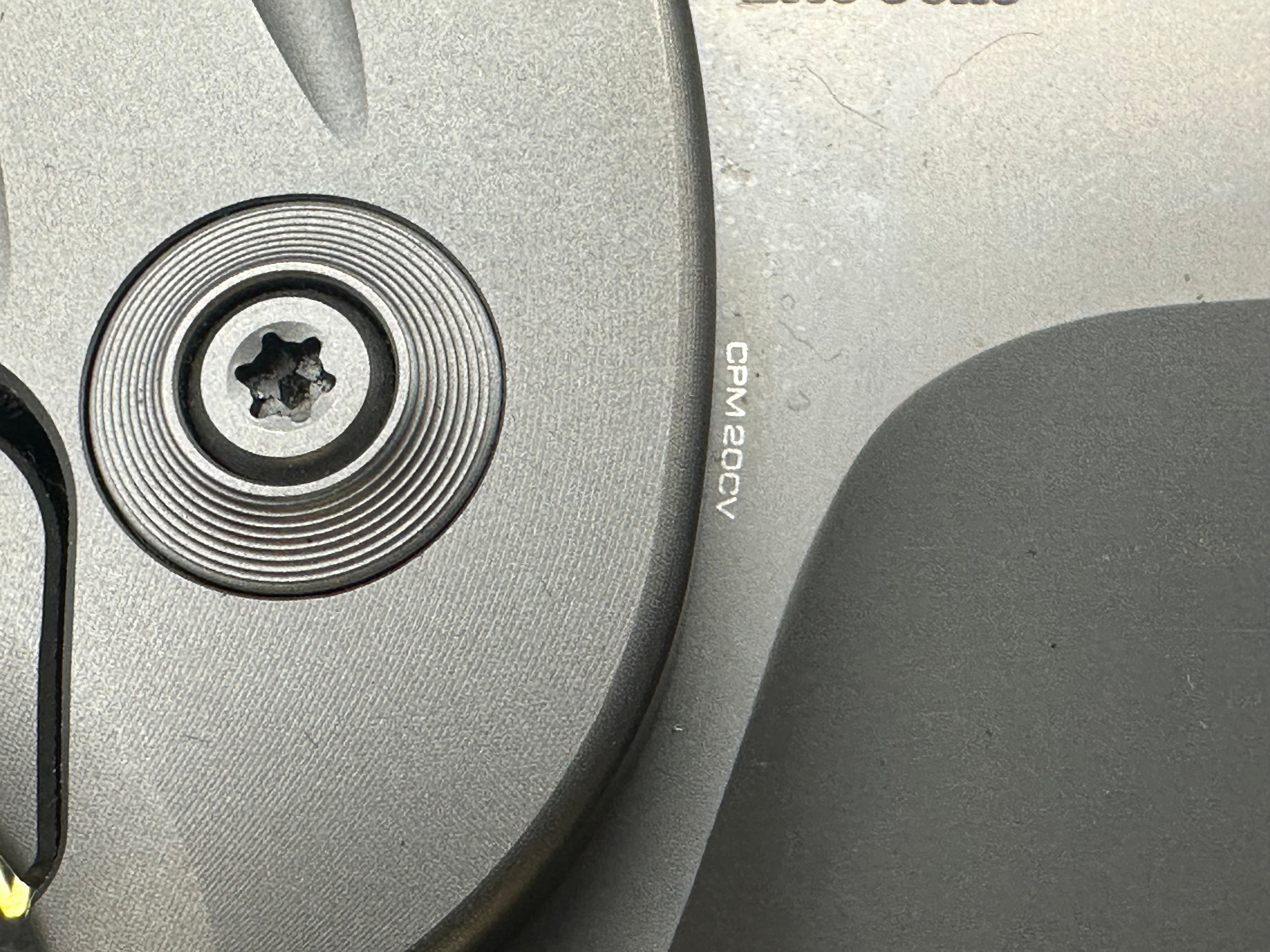 WE CURVACEOUS FOLDING KNIFE TITANIUM/MARBLE CARBON FIBER HANDLE 20CV PLAIN EDGE