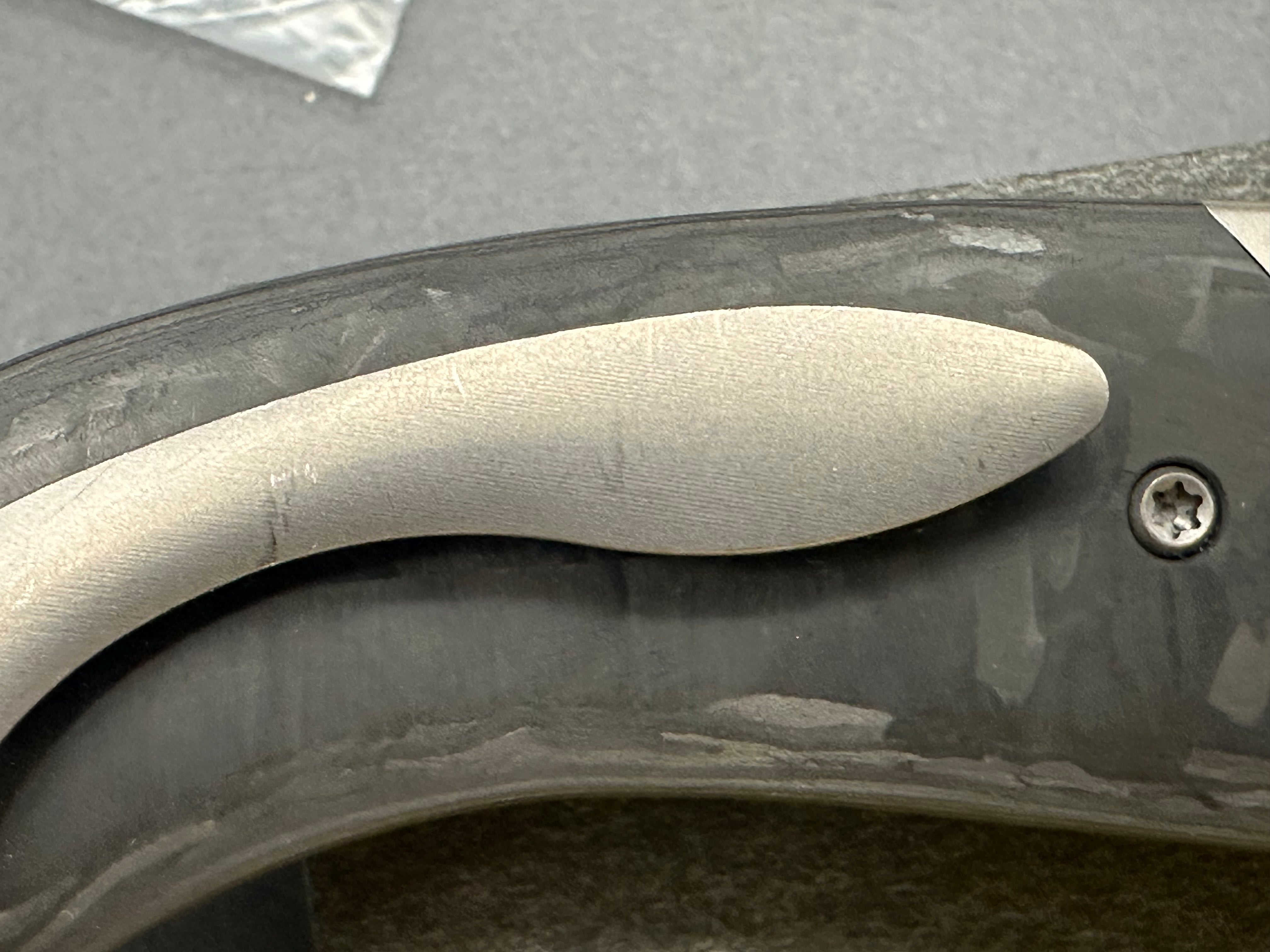 WE CURVACEOUS FOLDING KNIFE TITANIUM/MARBLE CARBON FIBER HANDLE 20CV PLAIN EDGE