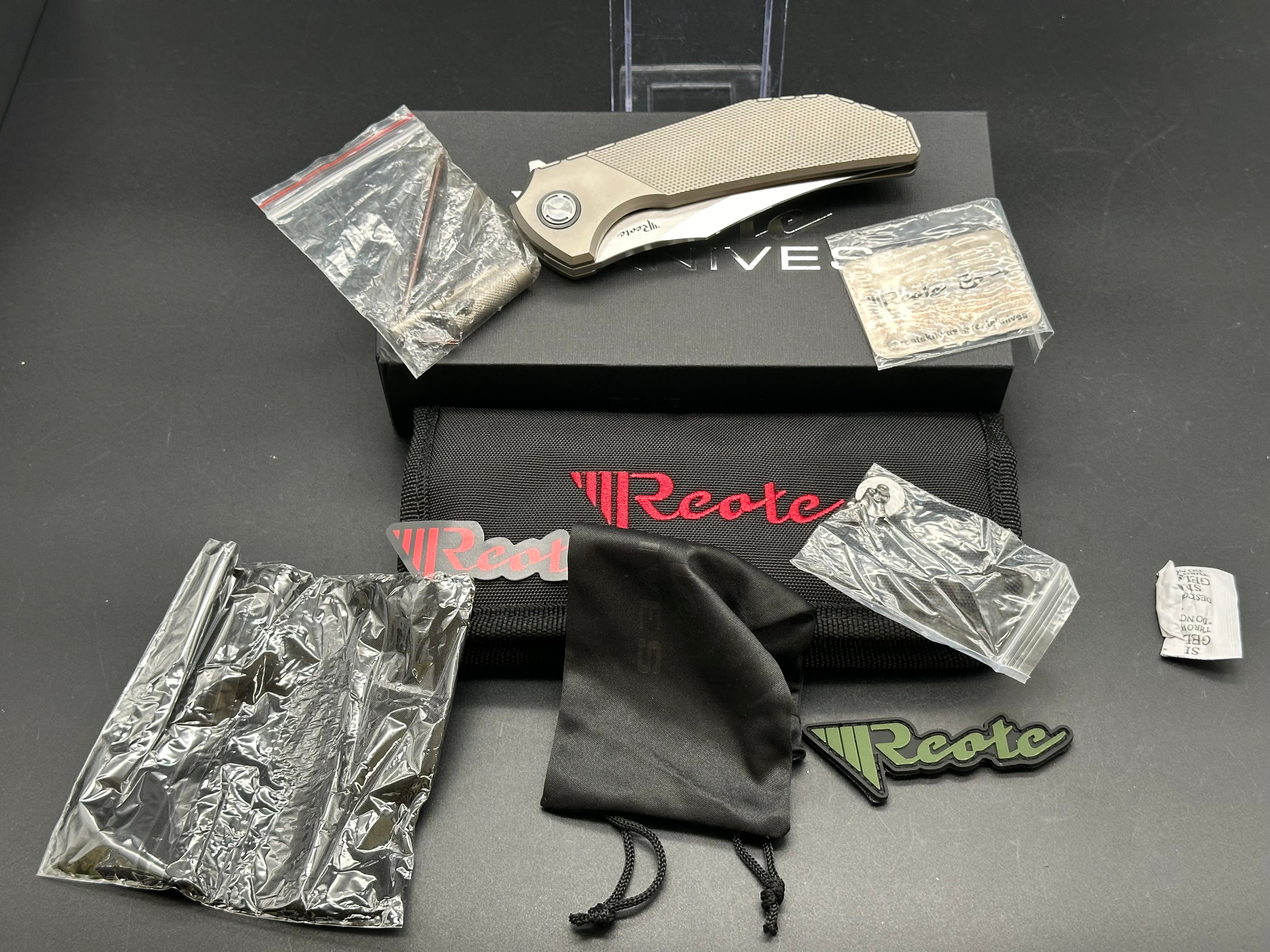 REATE KNIVES TIGER FOLDING KNIFE TIGER STRIPE PATTERN TITANIUM HANDLE M390 PLAIN EDGE BELT SATIN FINISH