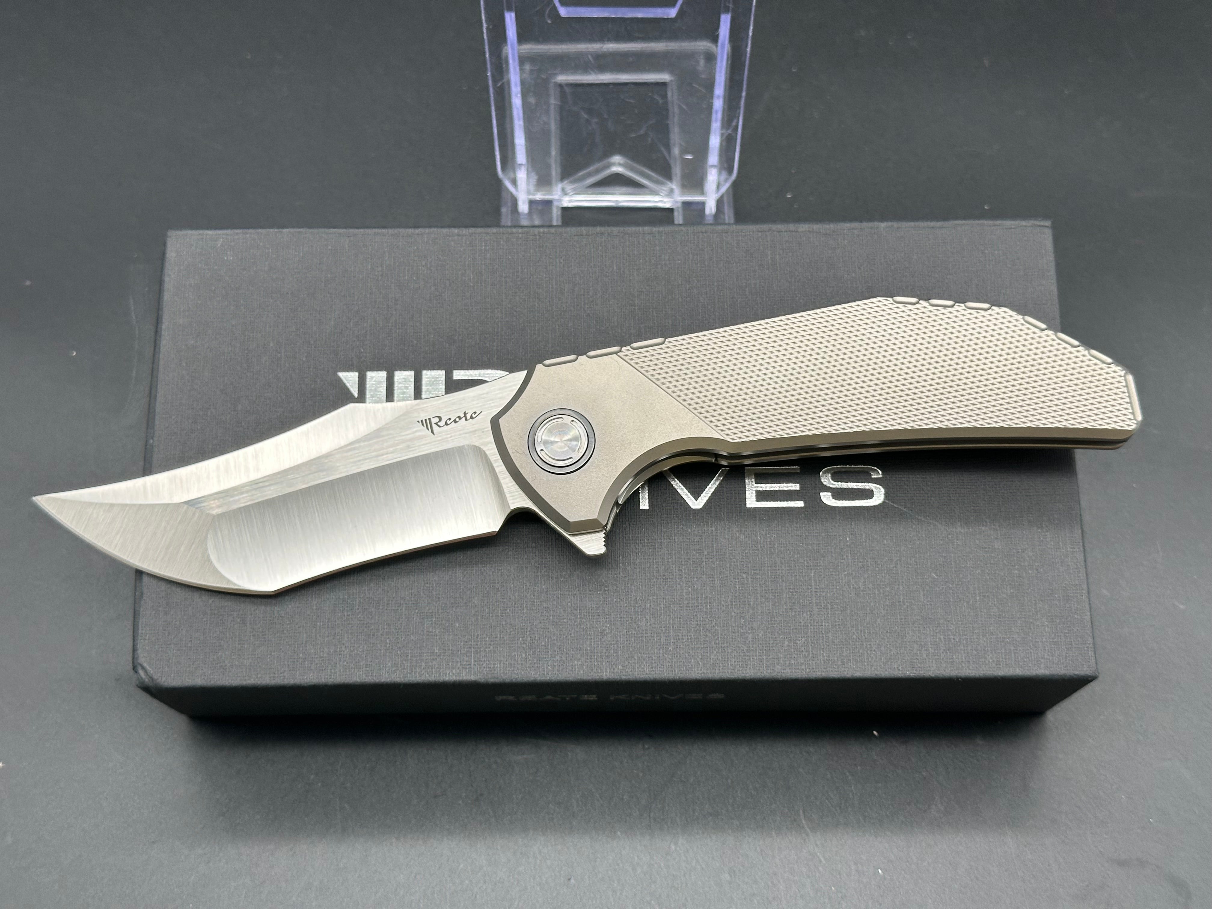 REATE KNIVES TIGER FOLDING KNIFE TIGER STRIPE PATTERN TITANIUM HANDLE M390 PLAIN EDGE BELT SATIN FINISH