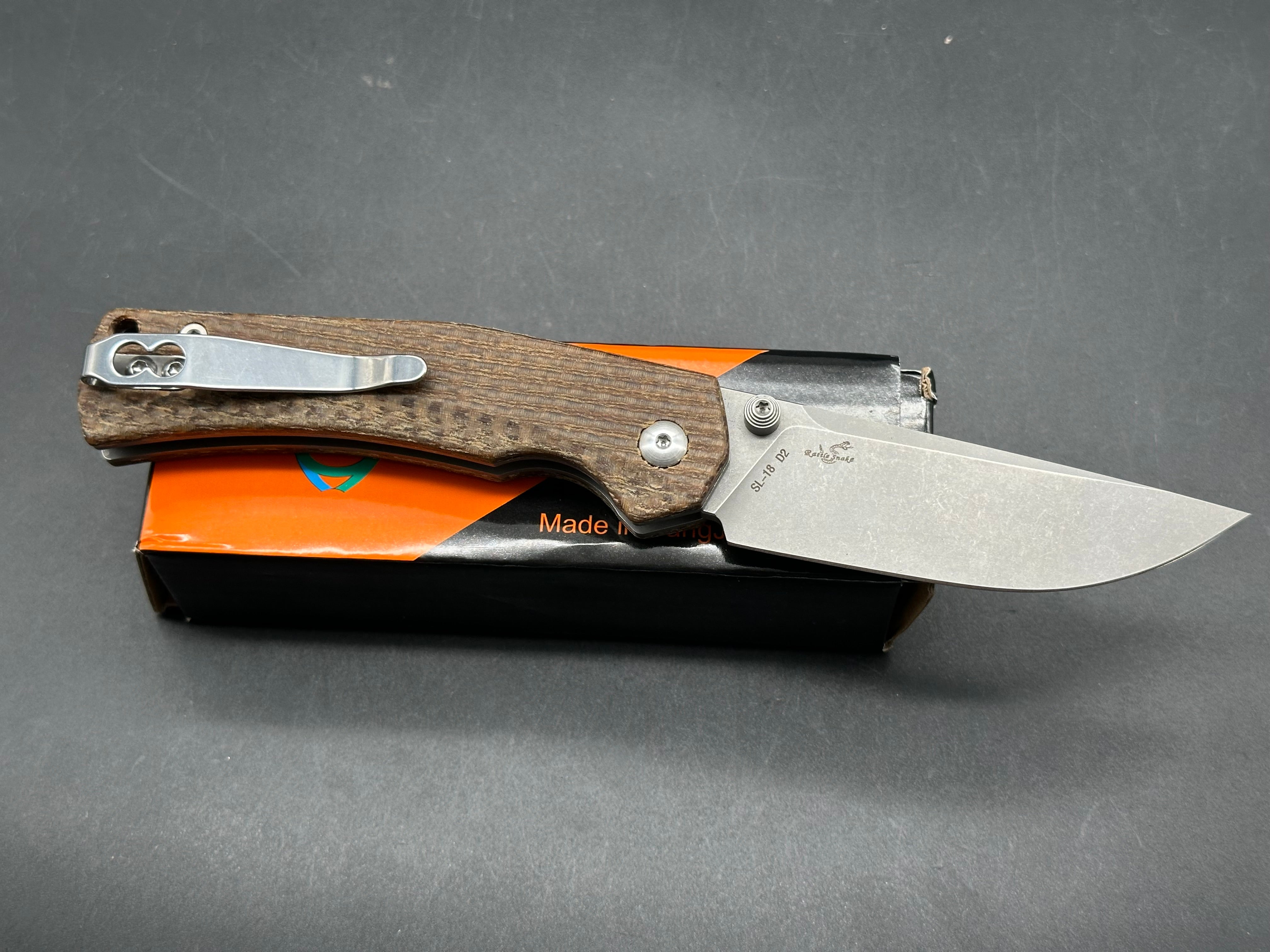 Sixleaf SL-18 Rattlesnake design, button lock, micarta scales, D2 blade
