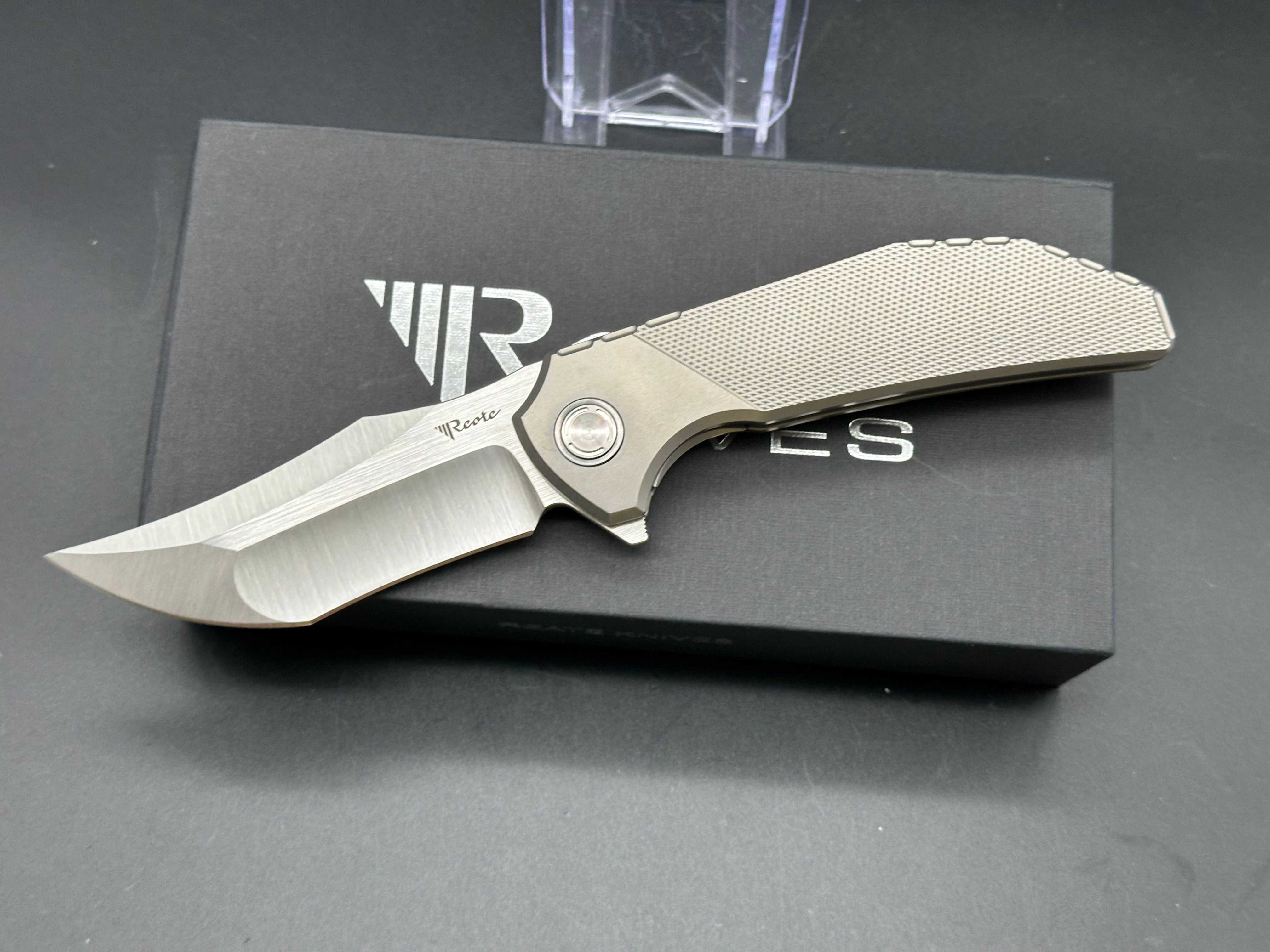 REATE KNIVES TIGER FOLDING KNIFE TIGER STRIPE PATTERN TITANIUM HANDLE M390 PLAIN EDGE BELT SATIN FINISH