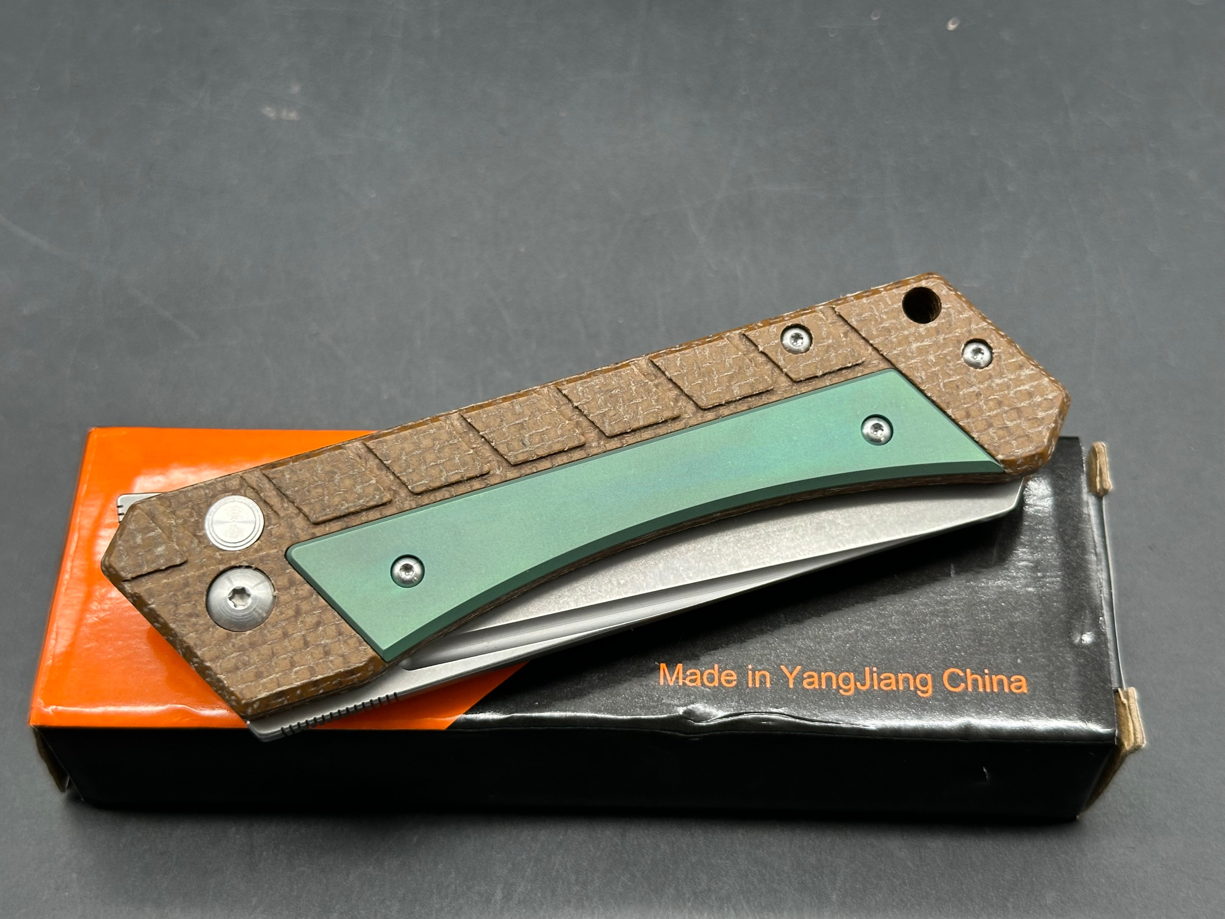 Sixleaf SL-22 GR Rattlesnake design, button lock, micarta scales with green titanium inserts and pocket clip, 154-CM blade