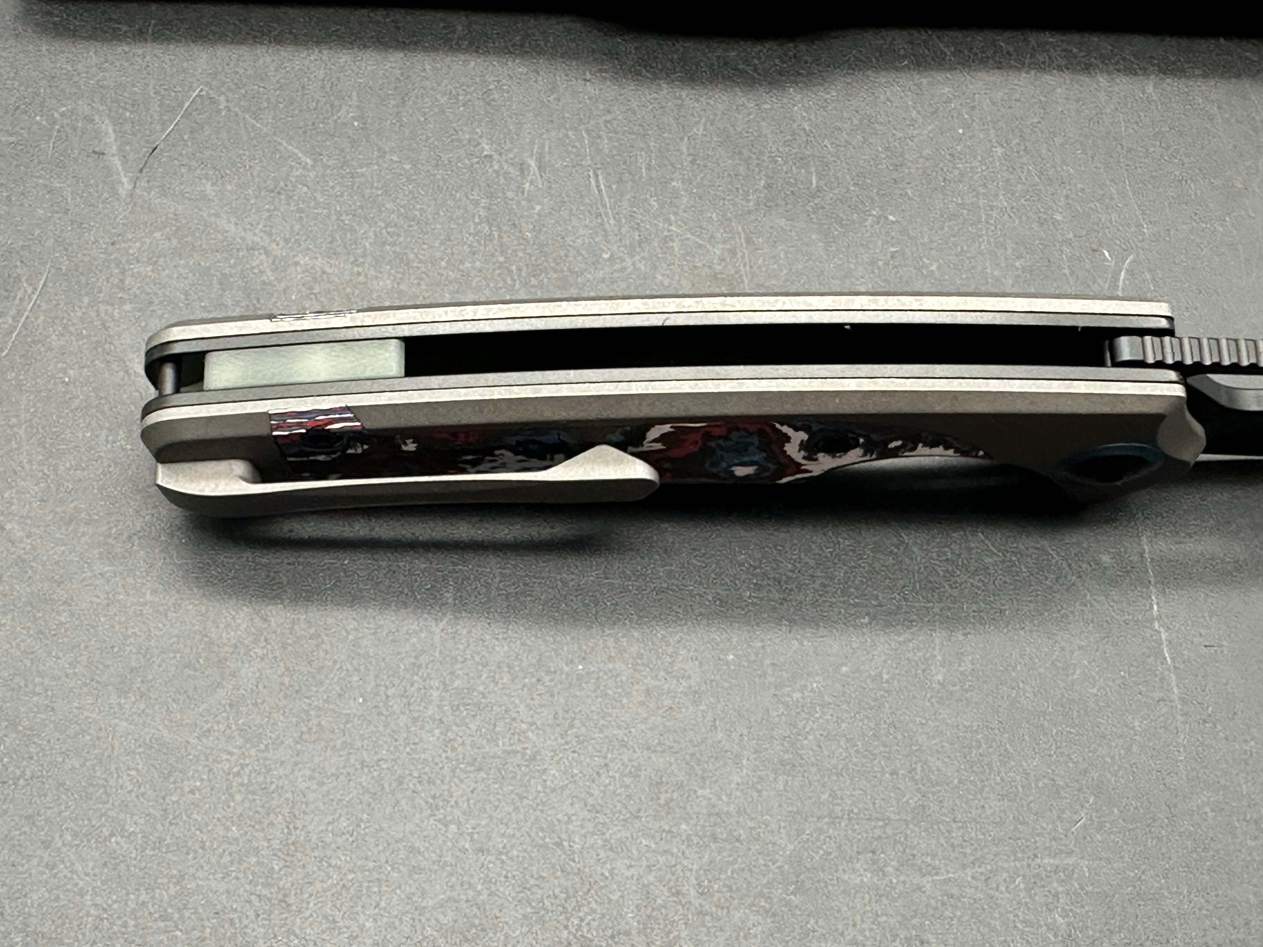 Kizer Ara | S45VN | Titanium & Camo Carbon 51/80