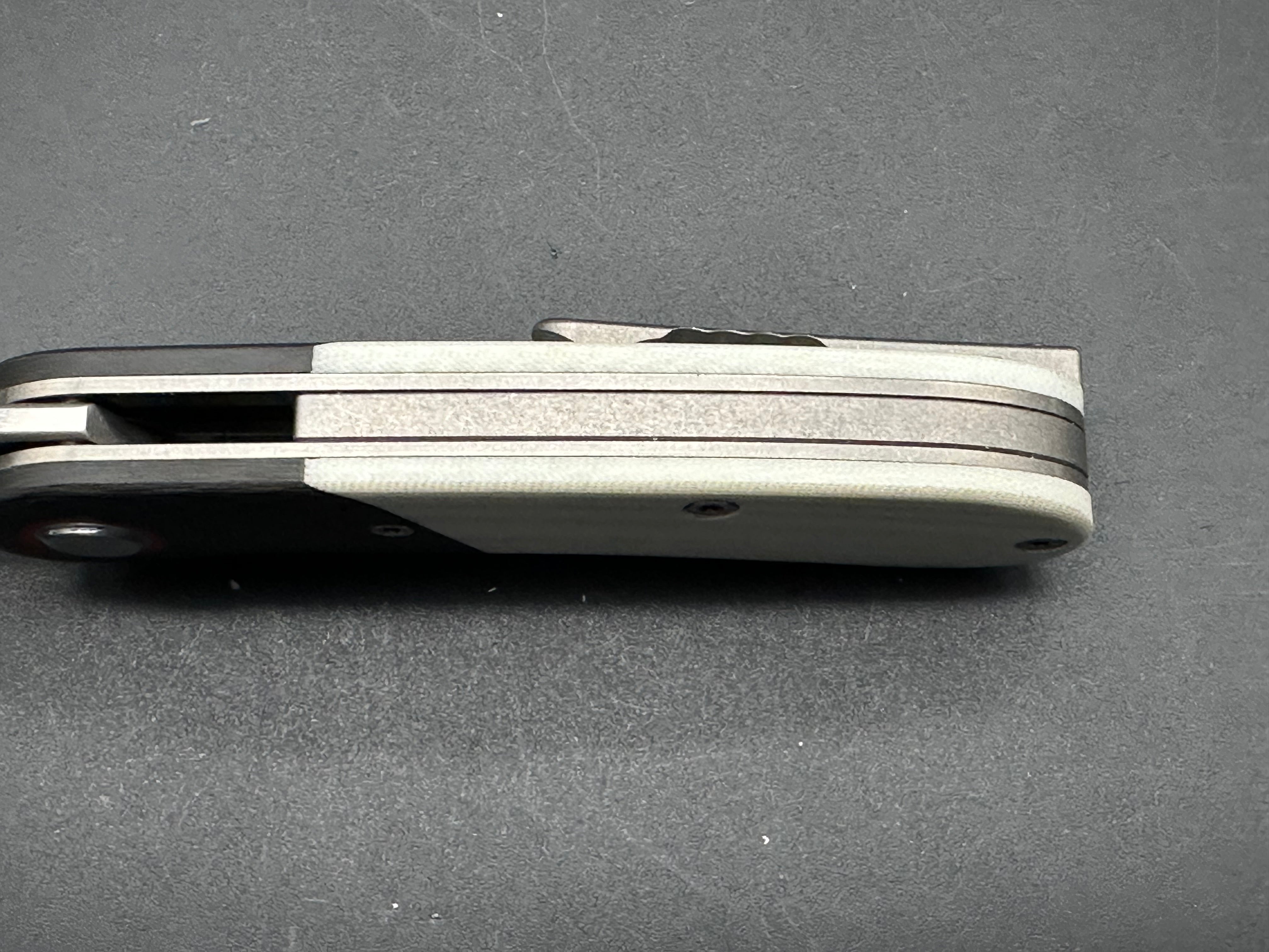 TwoSun TS204 Bronc Tepe design Carbon Fiber/G1 scales w/S90V blade