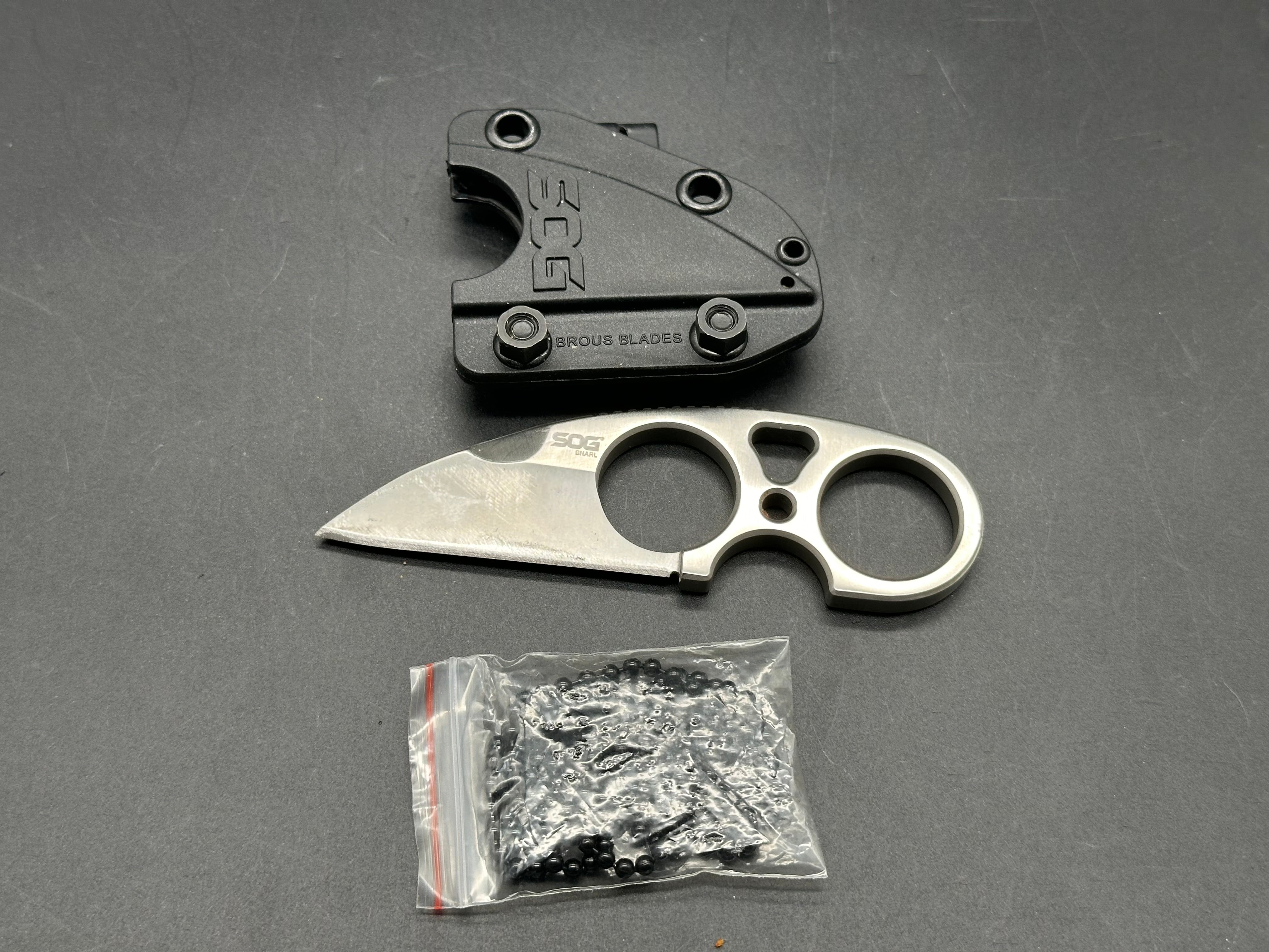 SOG Snarl fixed blade w/sheath & neck chain 9cr