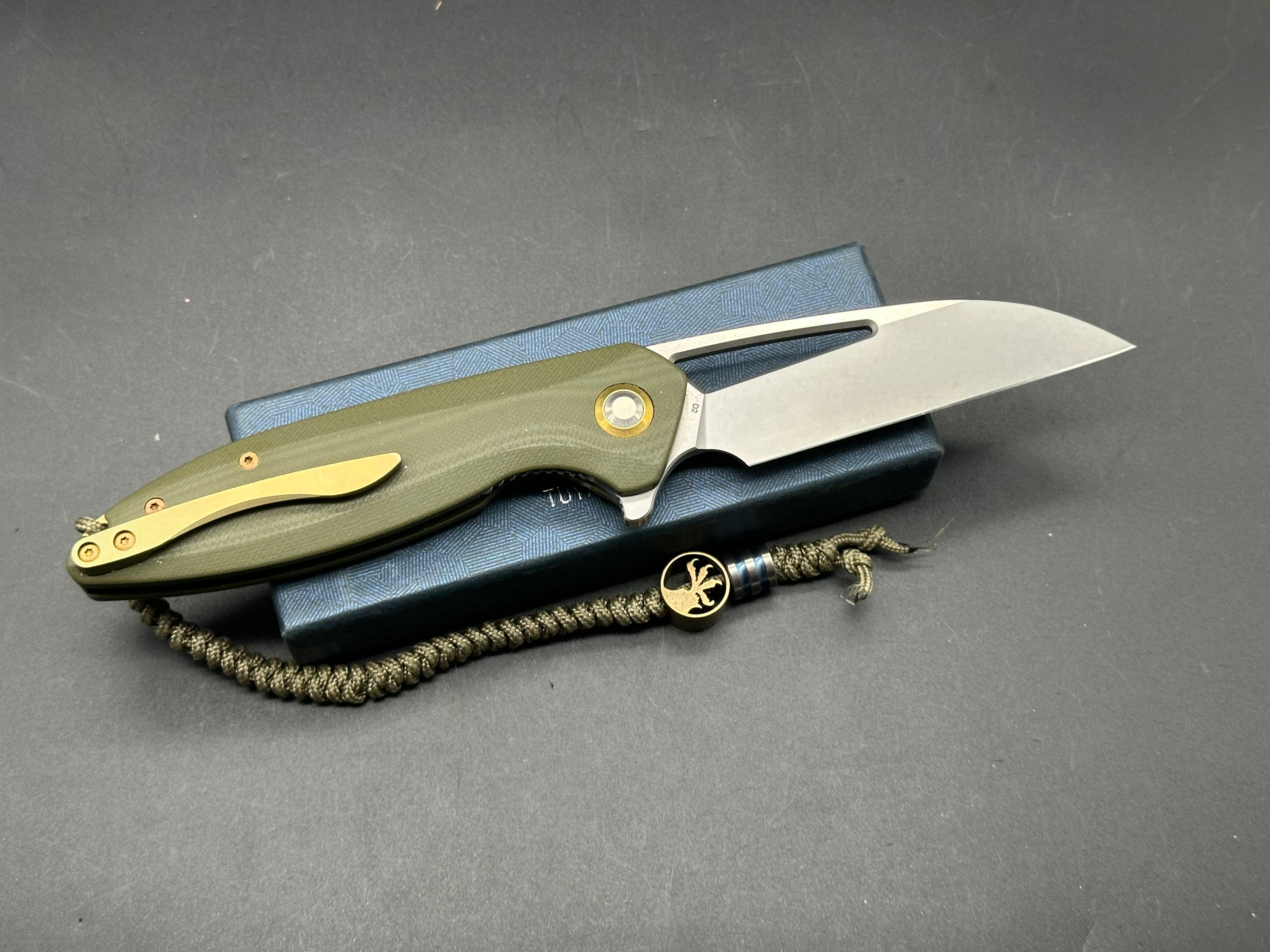 TuyaKnife Cebu green G10 handles w/D2 includes lanyard