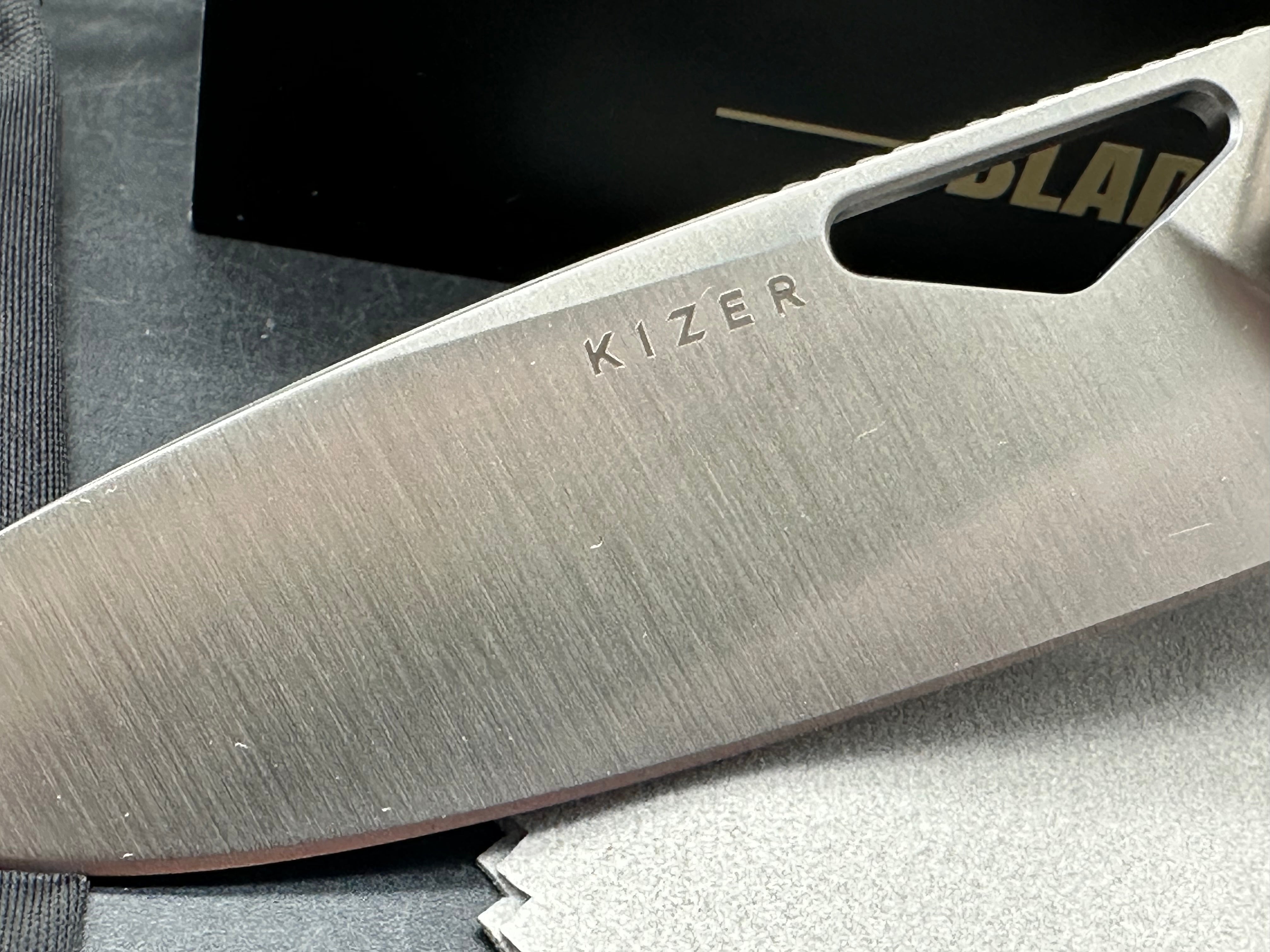 KIZER SERPENTINE SILVER/BLACK TITANIUM/CARBON FIBER HANDLE ELMAX DROP POINT