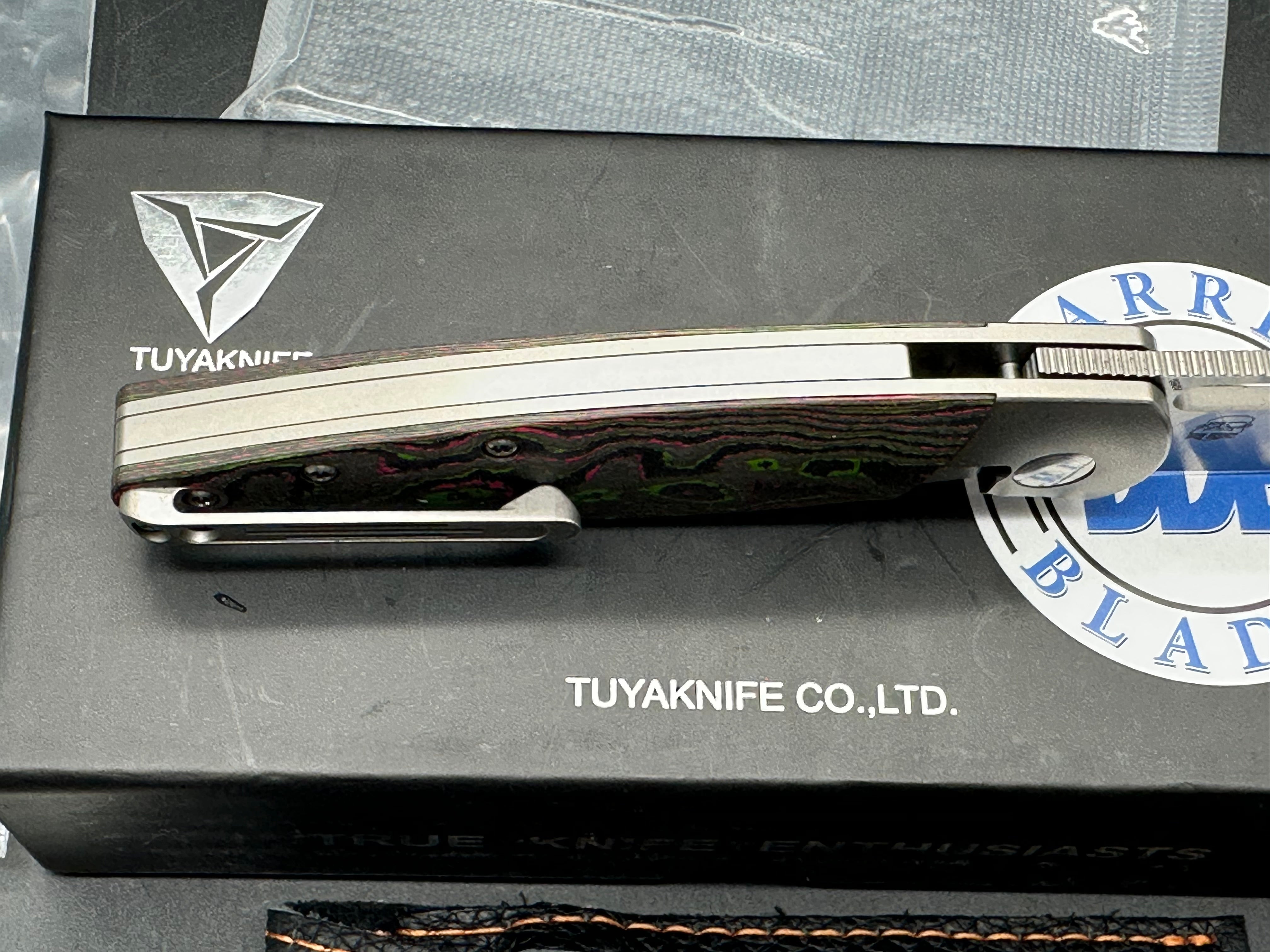 TUYA KNIFE BRIAN EDMONSON BE SEAXY FOLDING KNIFE TITANIUM HANDLE WATERMELON CAMOCARBON S90V BLADE