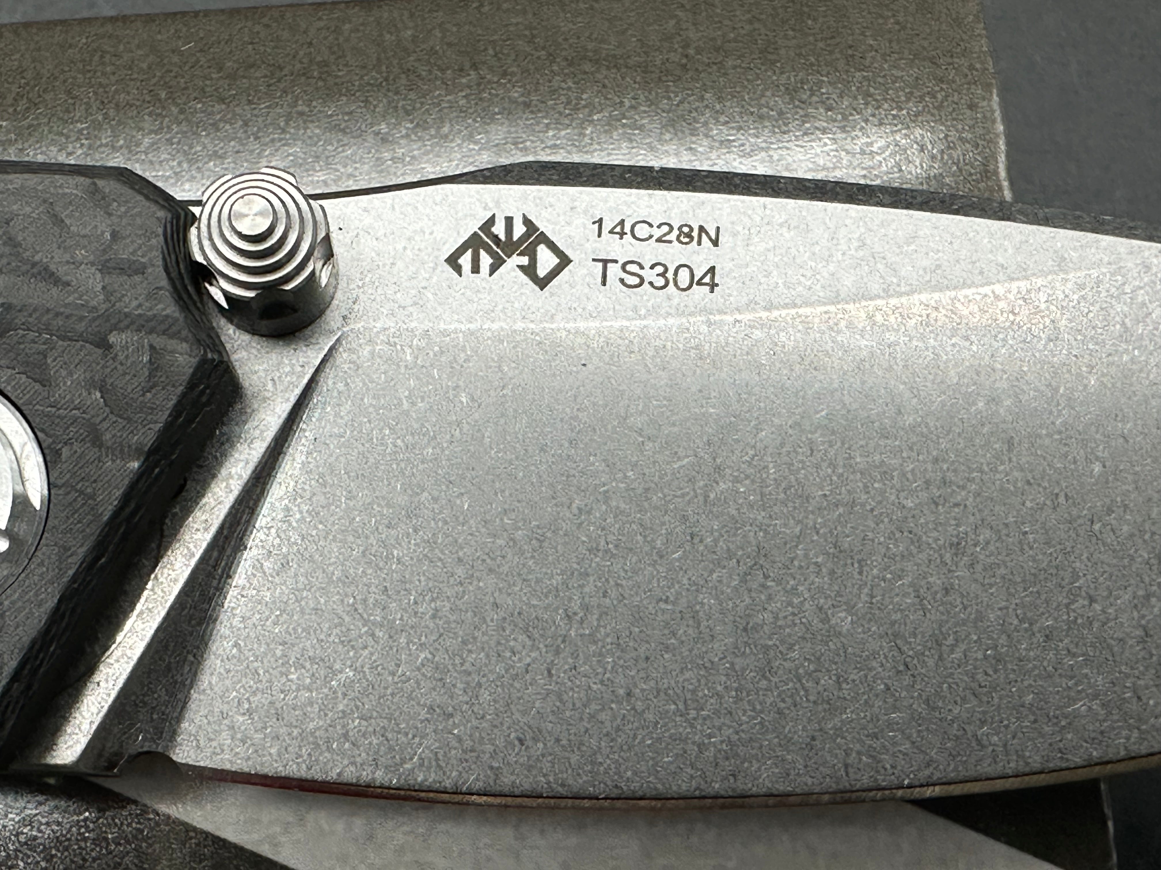 TWOSUN TS304 BLACK CARBON FIBER HANDLE 14C28N