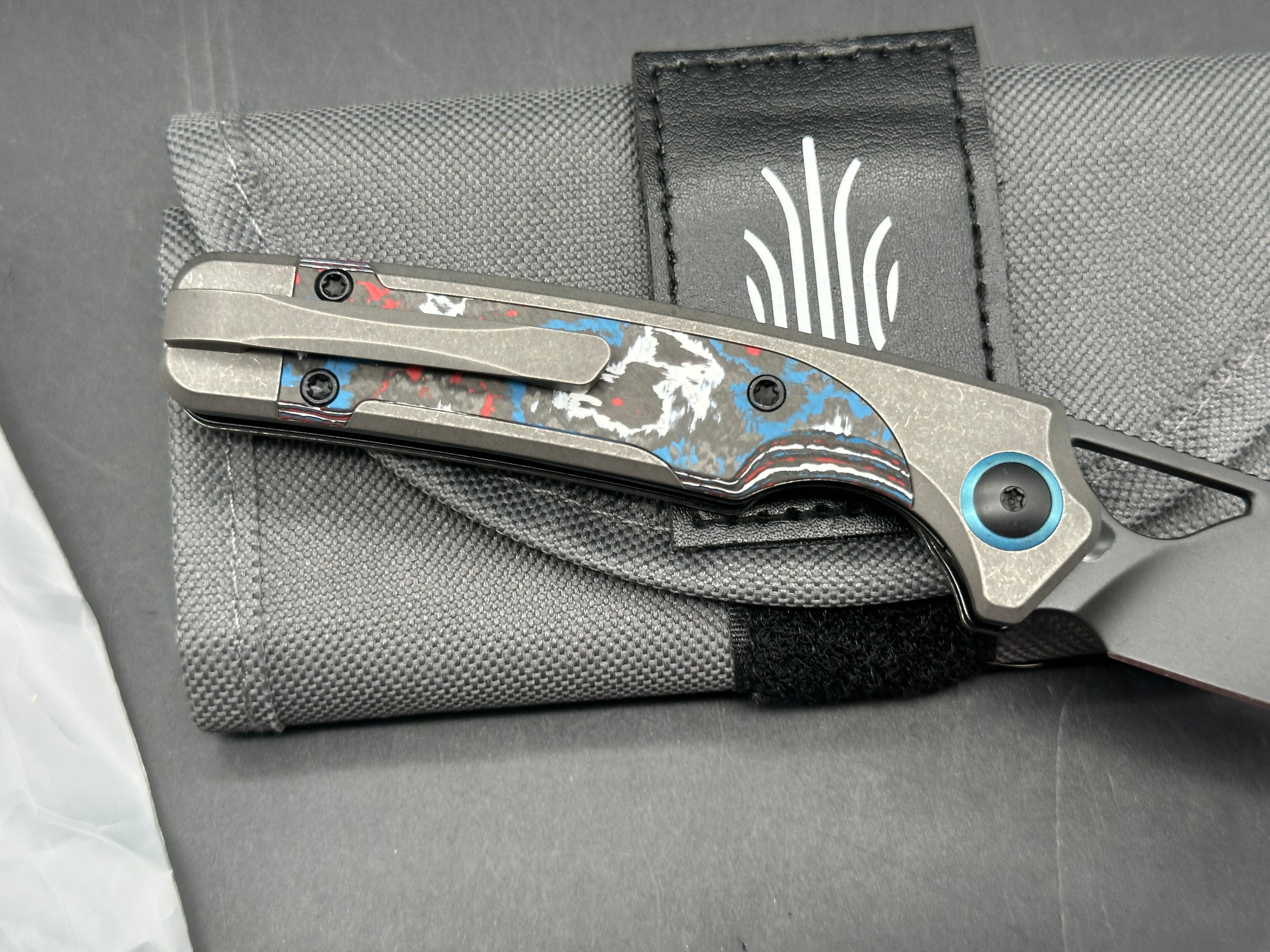 Kizer Ara | S45VN | Titanium & Camo Carbon 54/80