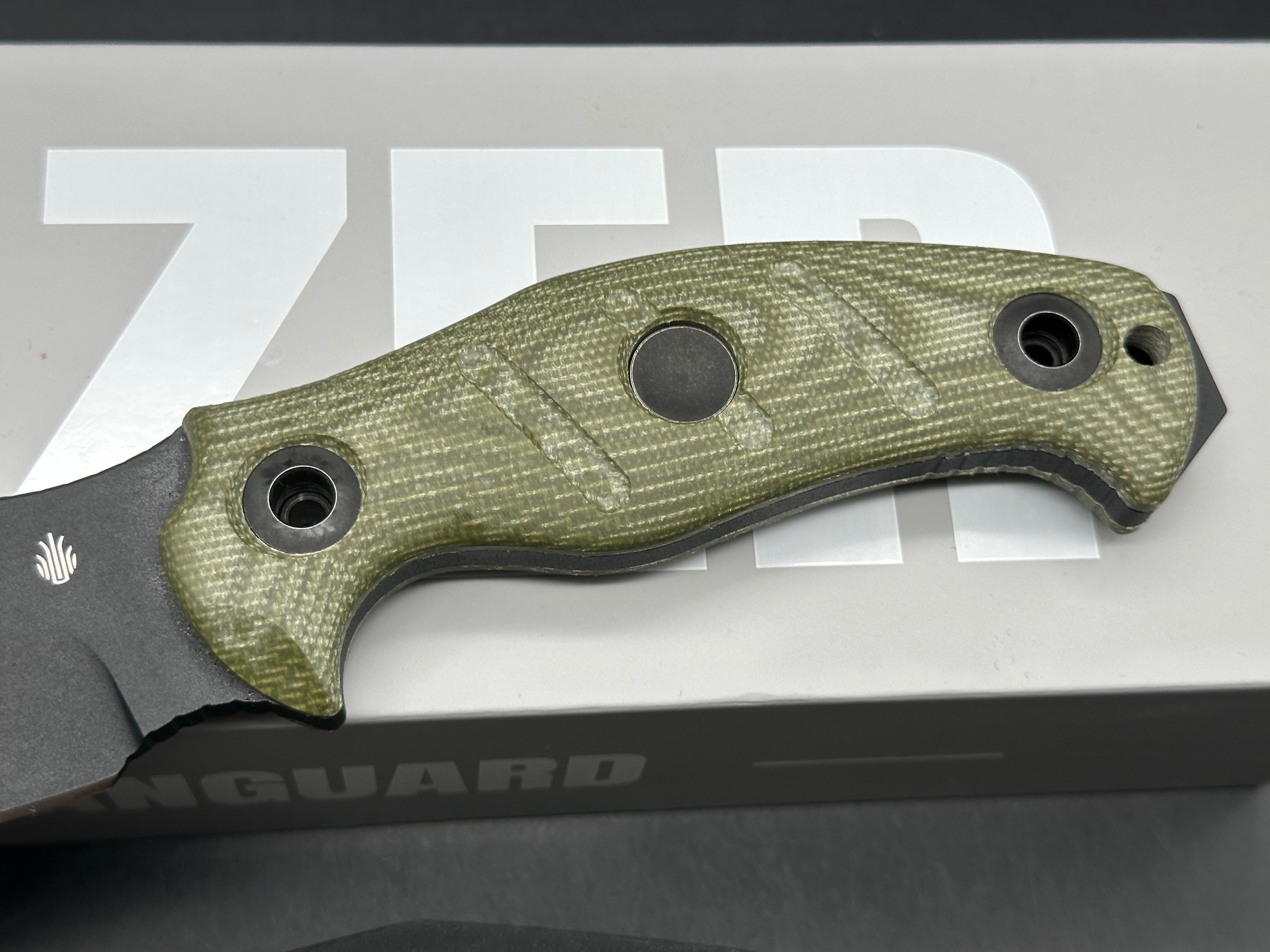 KIZER SHEEPDOG SURVIVAL FIXED BLADE KNIFE GREEN MICARTA HANDLE 1095 CLIP POINT PLAIN BLACK BLADE