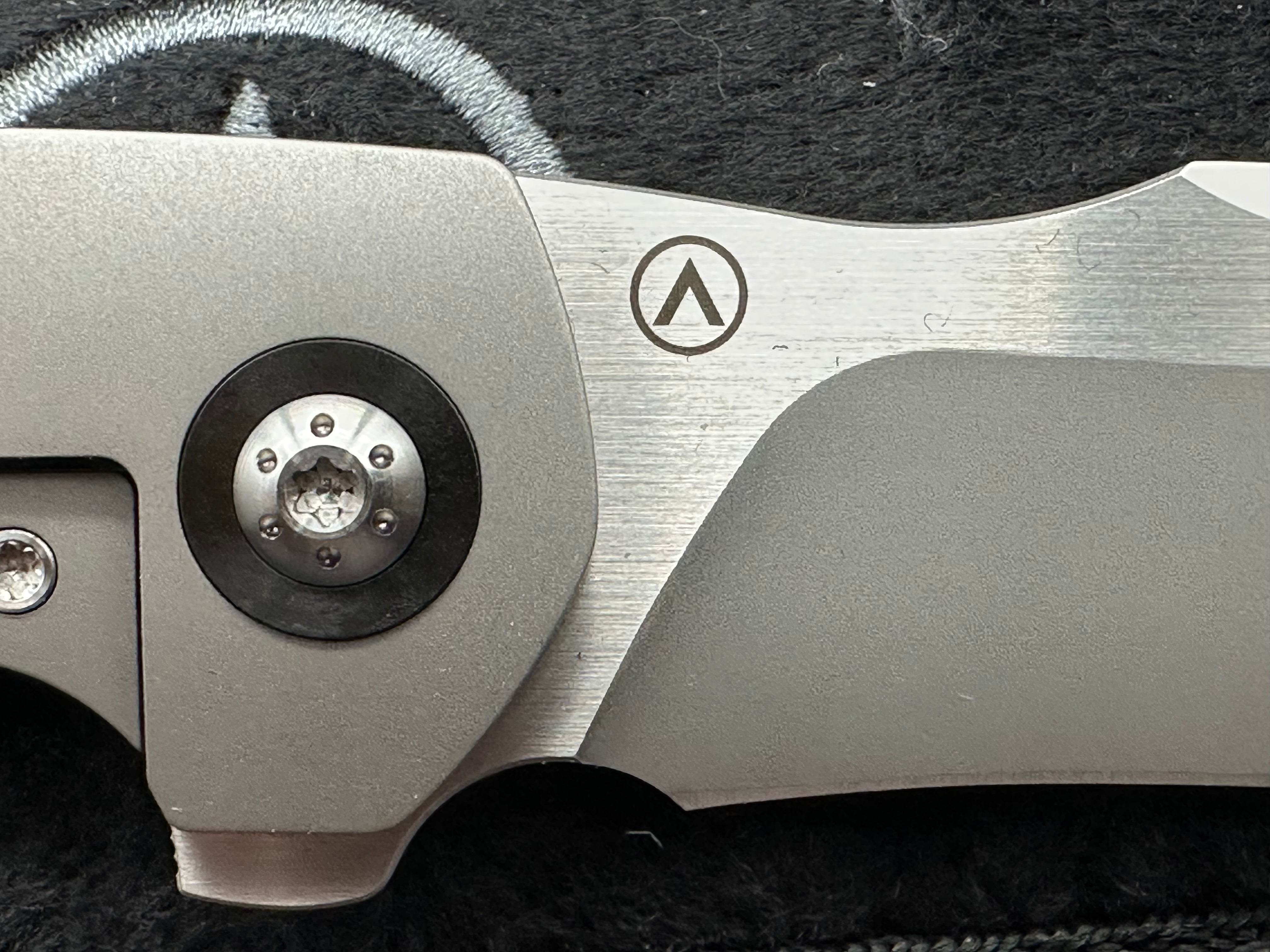 Alliance Designs Deimos, Walter Randolph design, M390 blade, carbon fiber/zircuti handle