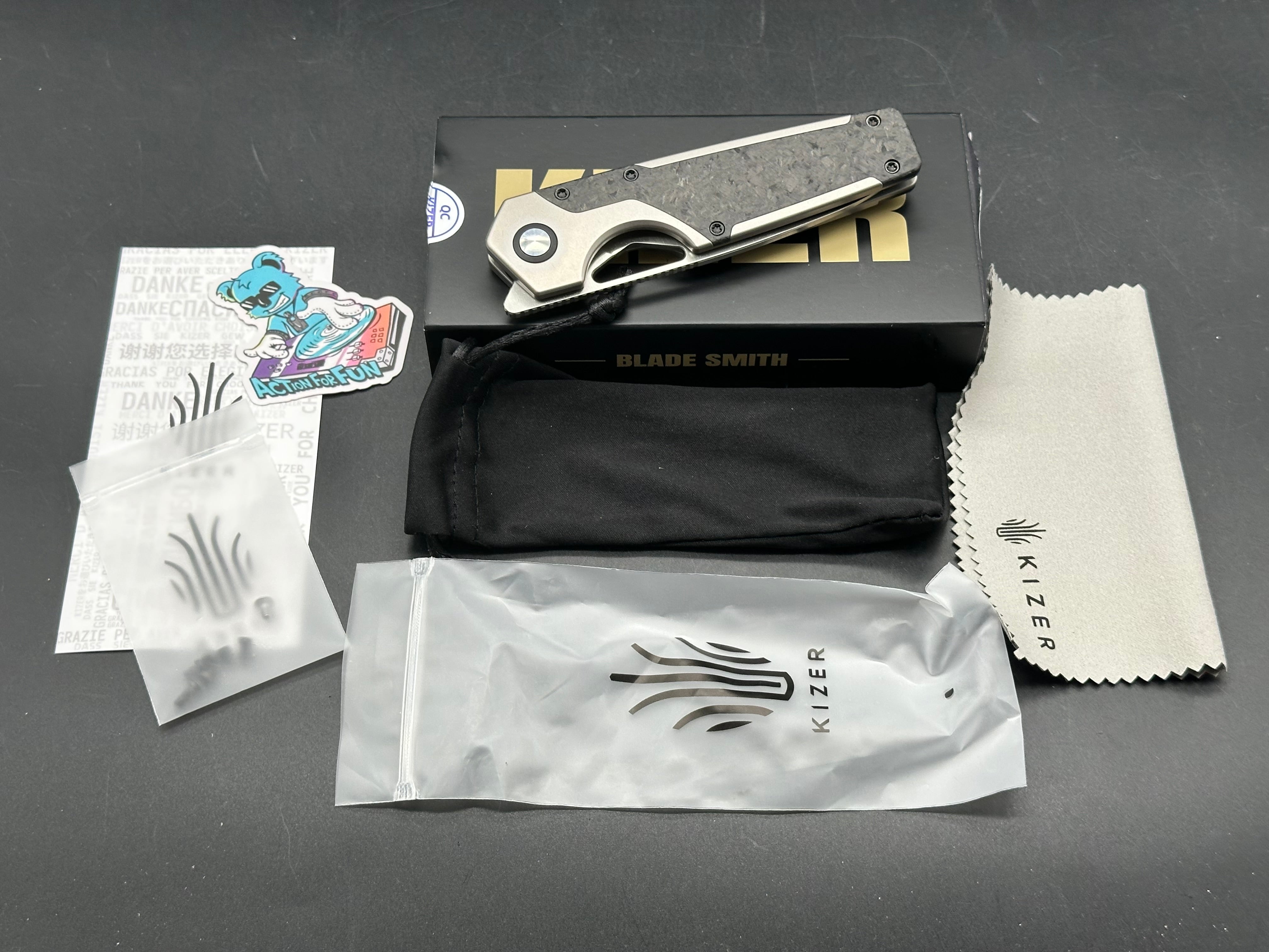KIZER SERPENTINE FOLDING KNIFE SILVER/BLACK TITANIUM/CARBON FIBER HANDLE ELMAX BLADE